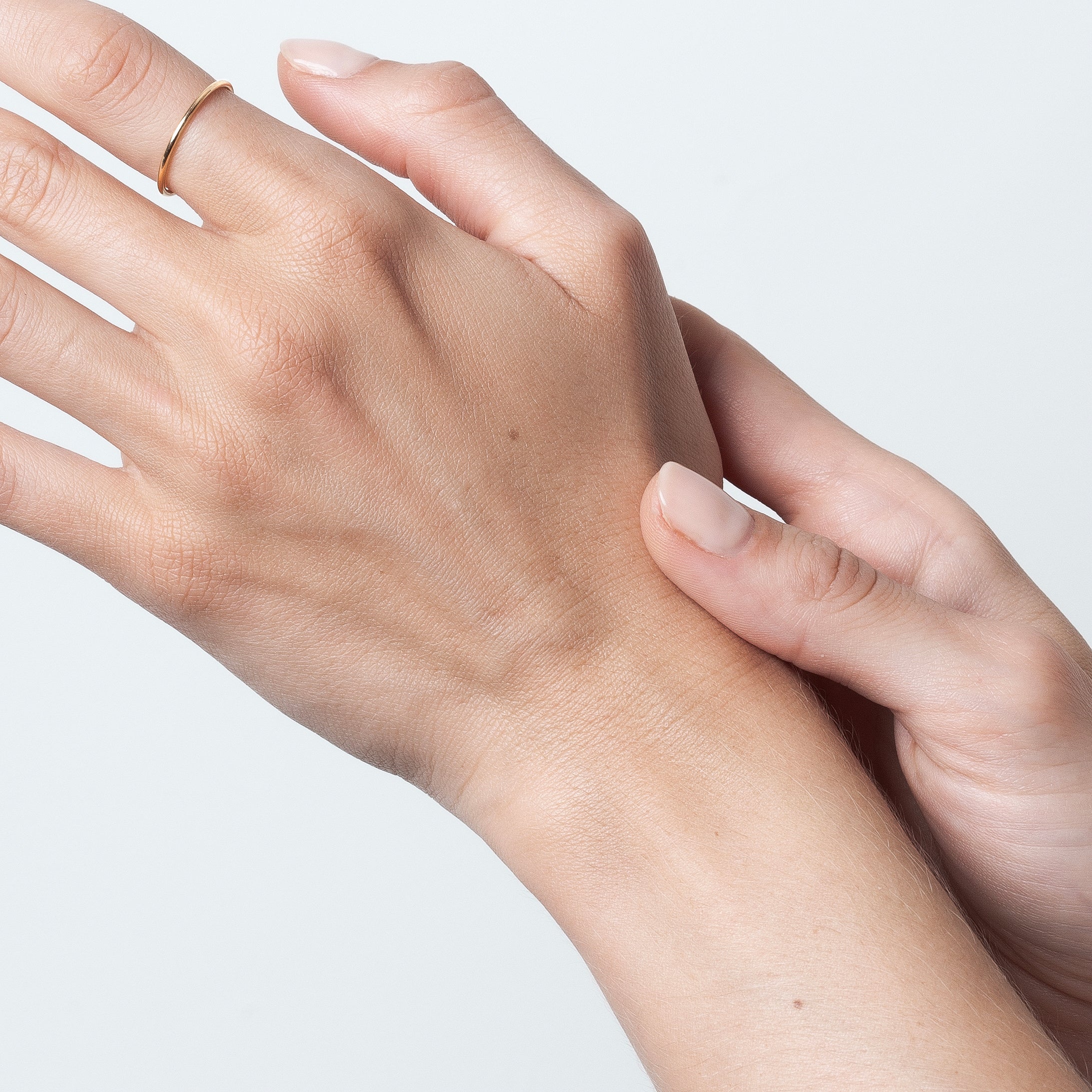 Bague lettre personnalisée bijou affirmé homme fait main Paris