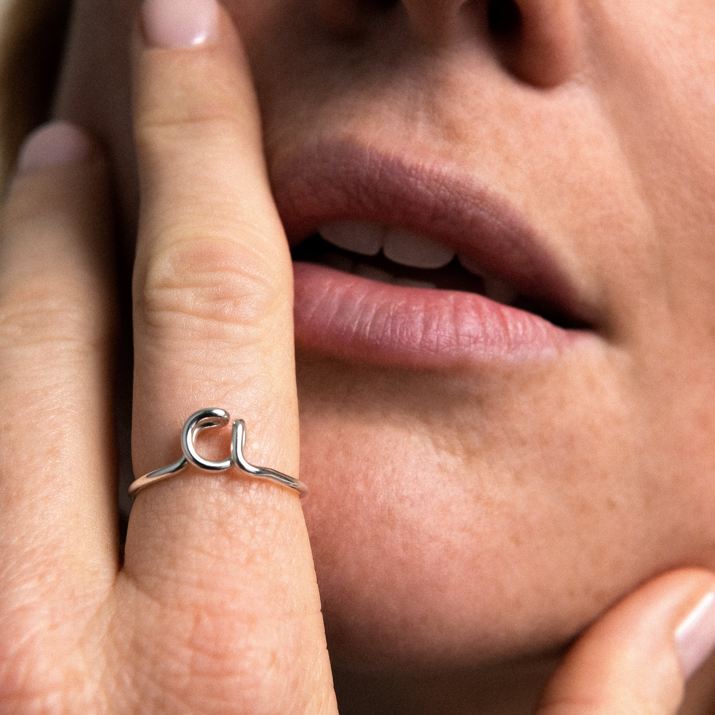 Bague Originale Initiale avec prénom — idée cadeau bijou personnalisé