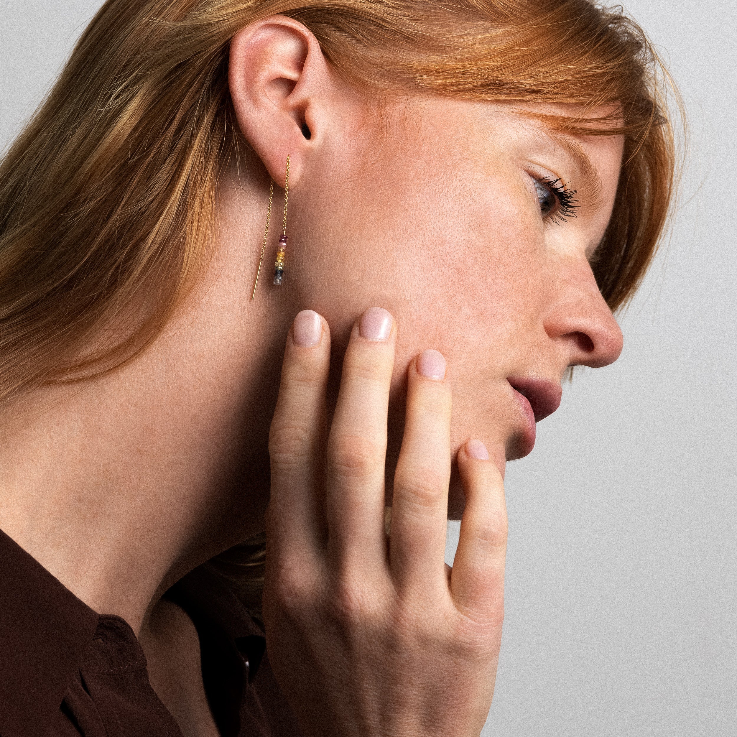Boucle d'Oreille Chaîne Individuelle - saphir rainbow — finition artisanale du bijou