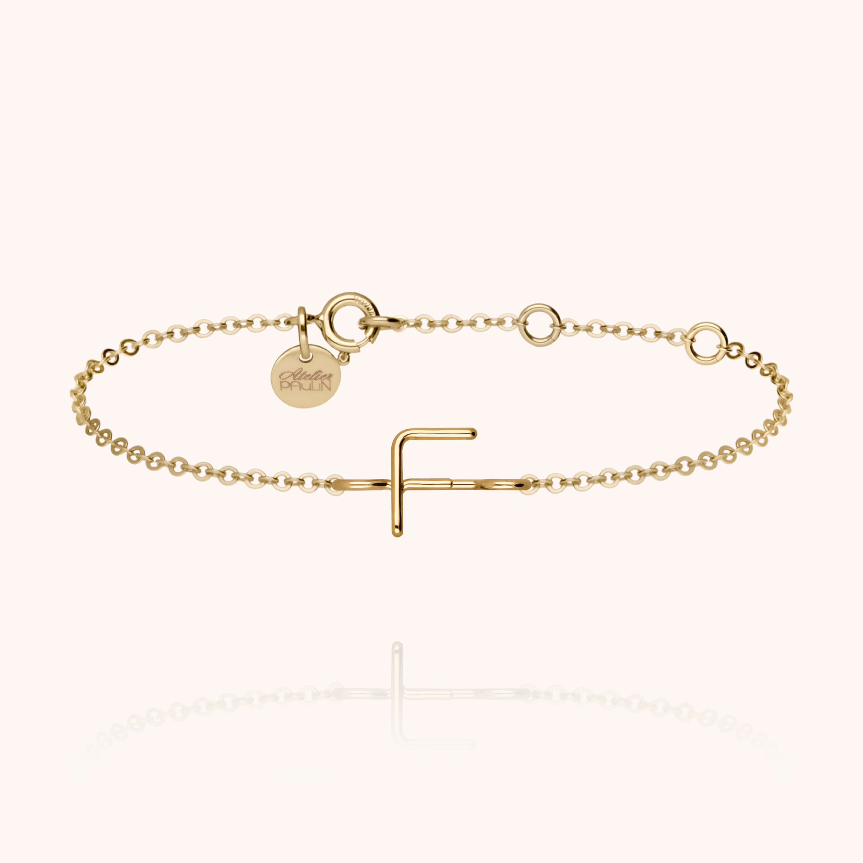Bracelet Chaîne Initiale porté au poignet — qualité artisanale garantie