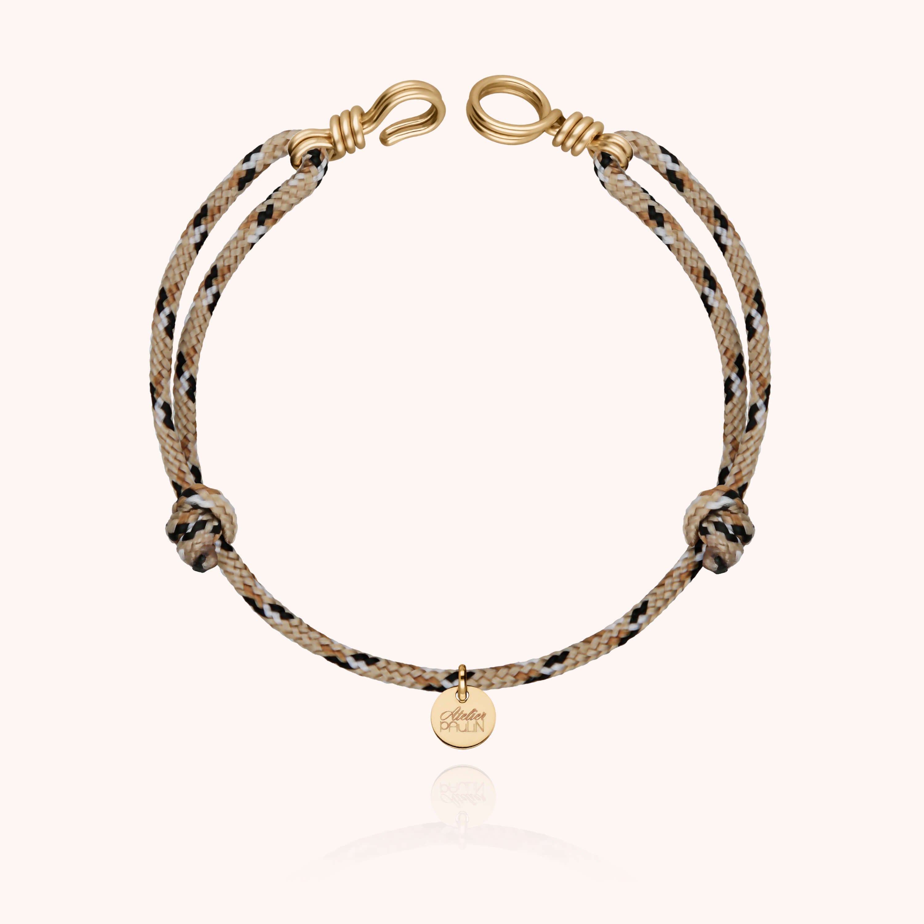 Bracelet Cordon Knot Attache moi porté au poignet — or jaune laminé livraison soigneuse garantie