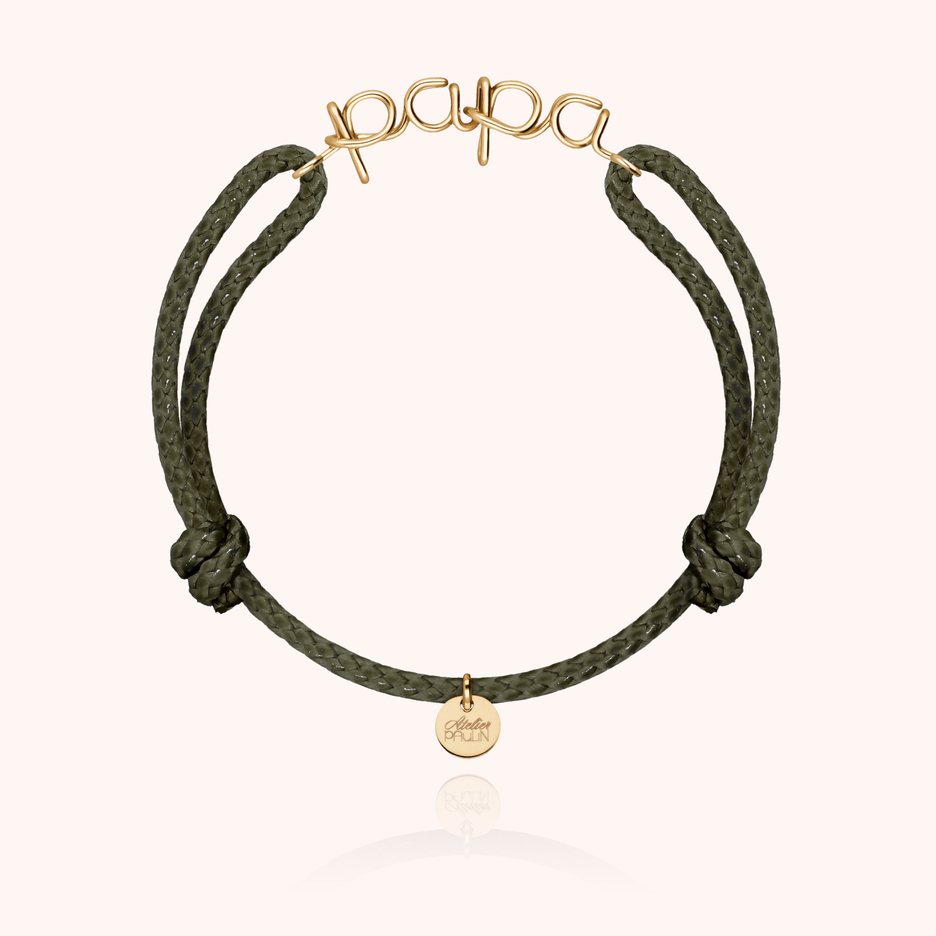 Bracelet personnalisé papa porté au poignet avec cordon ciré bleu marine