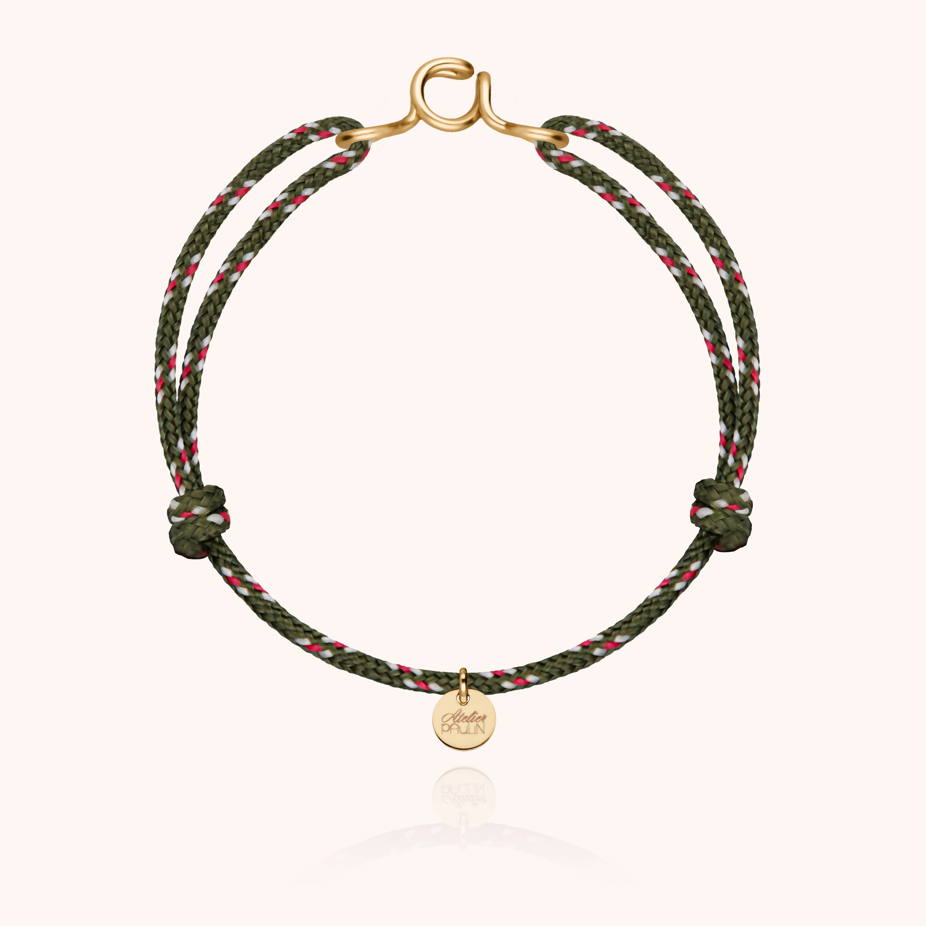 Bracelet Cordon Knot Initiale Homme — gros plan sur le fermoir, or jaune laminé