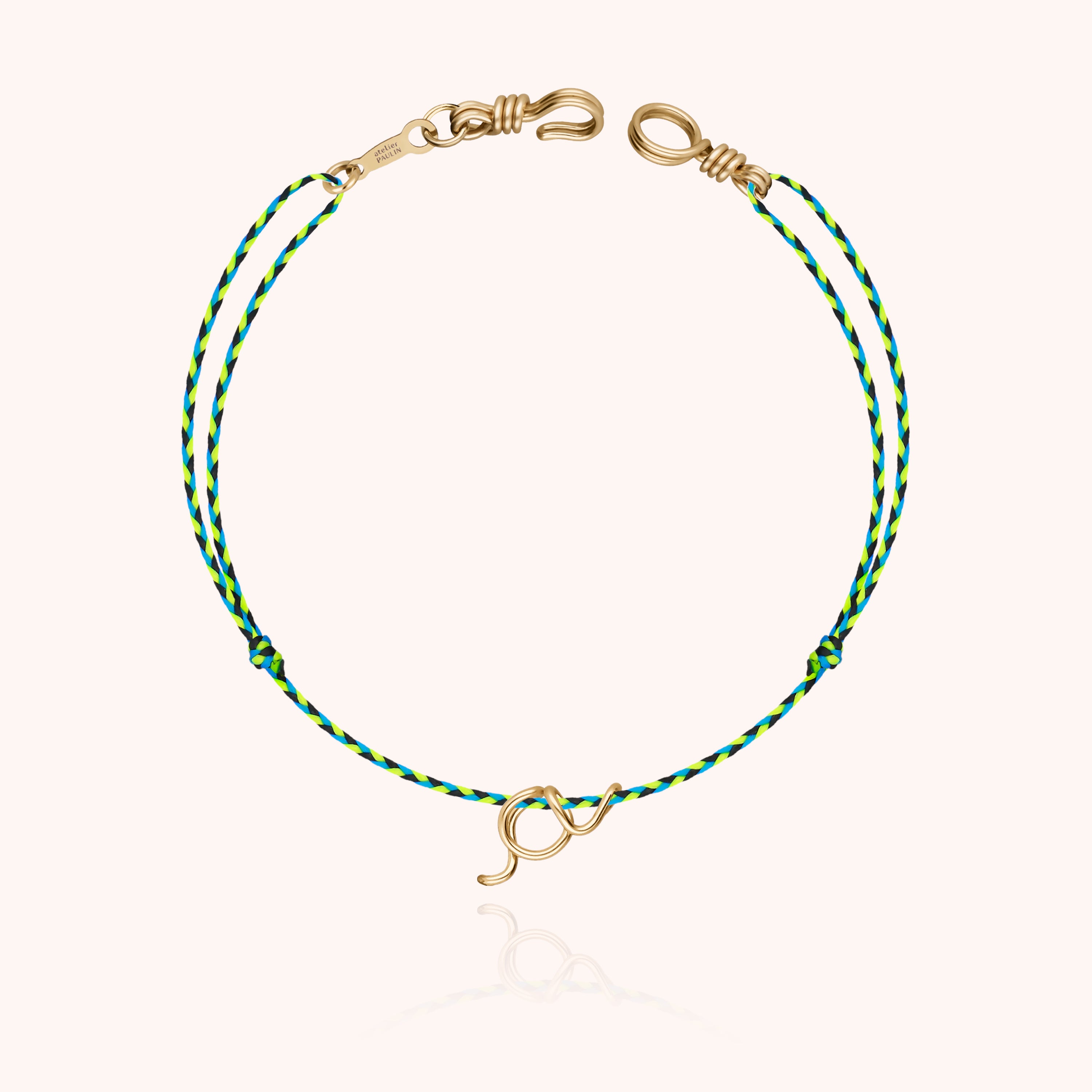 Bracelet Cordon Initiale Mini Attache moi en or jaune laminé — bracelet personnalisable Atelier Paulin