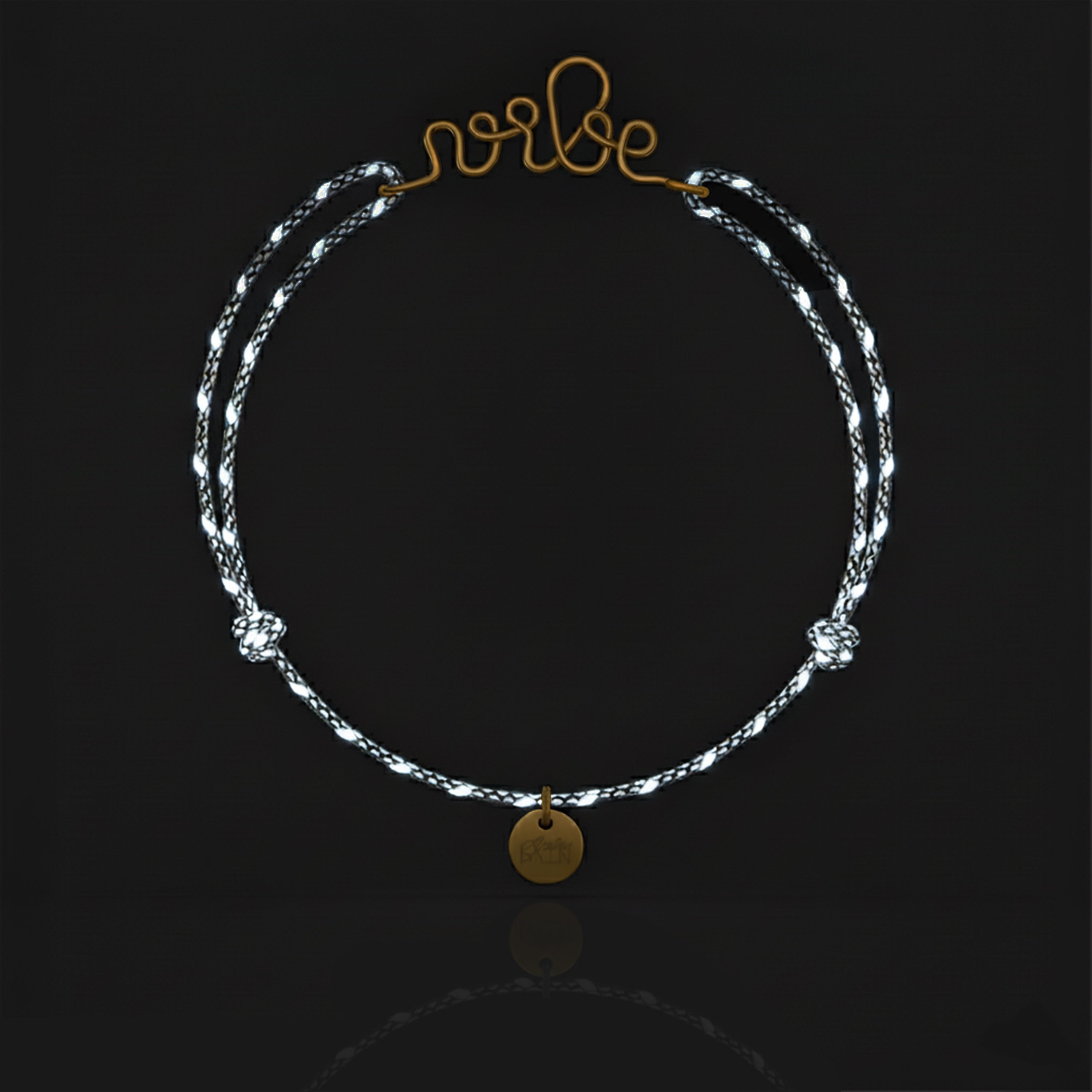 Bracelet Cordon Réfléchissant Personnalisé porté au poignet — or jaune laminé livraison express sécurisée