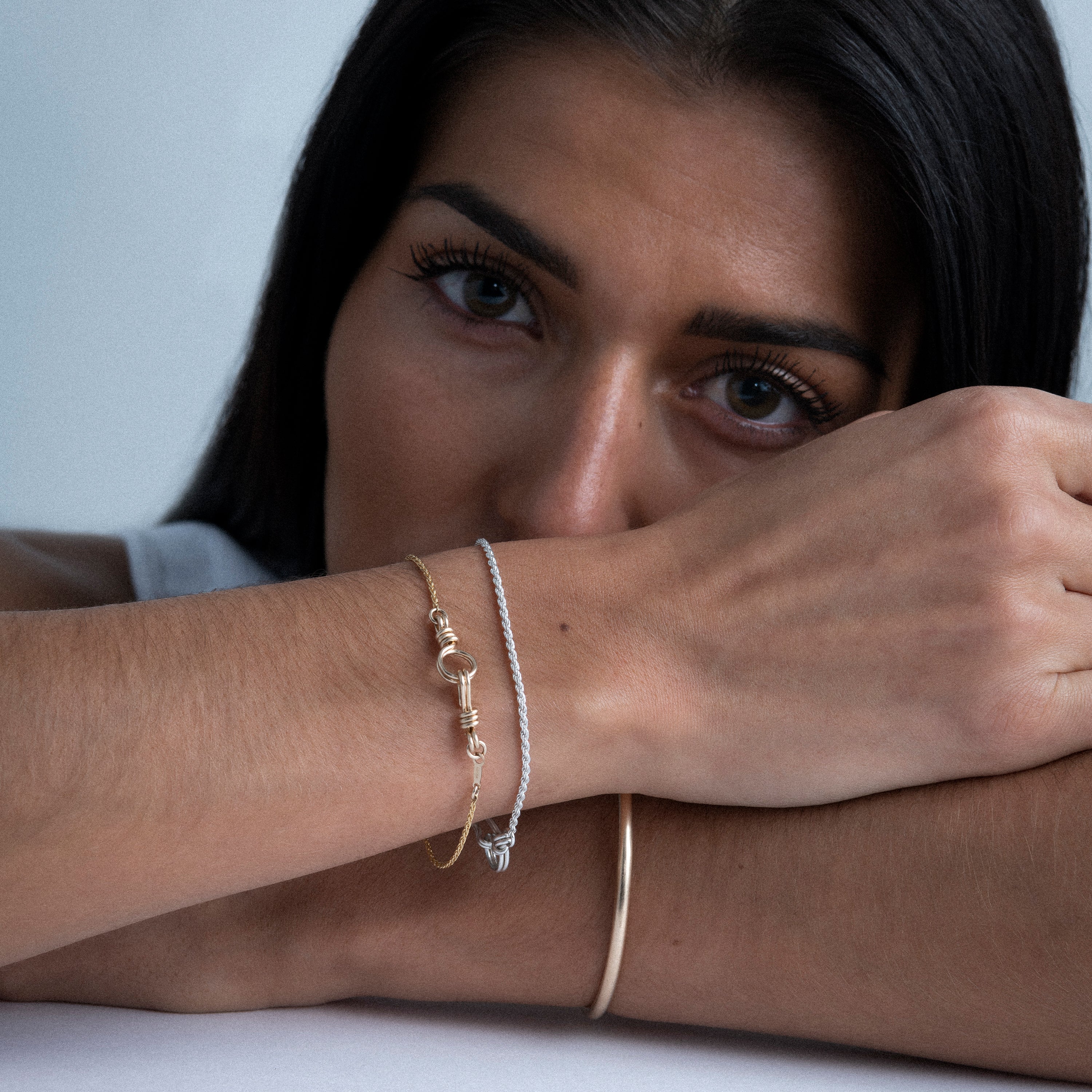 Bracelet lettre personnalisée gold filled 14k bijou élégant homme fait main Paris