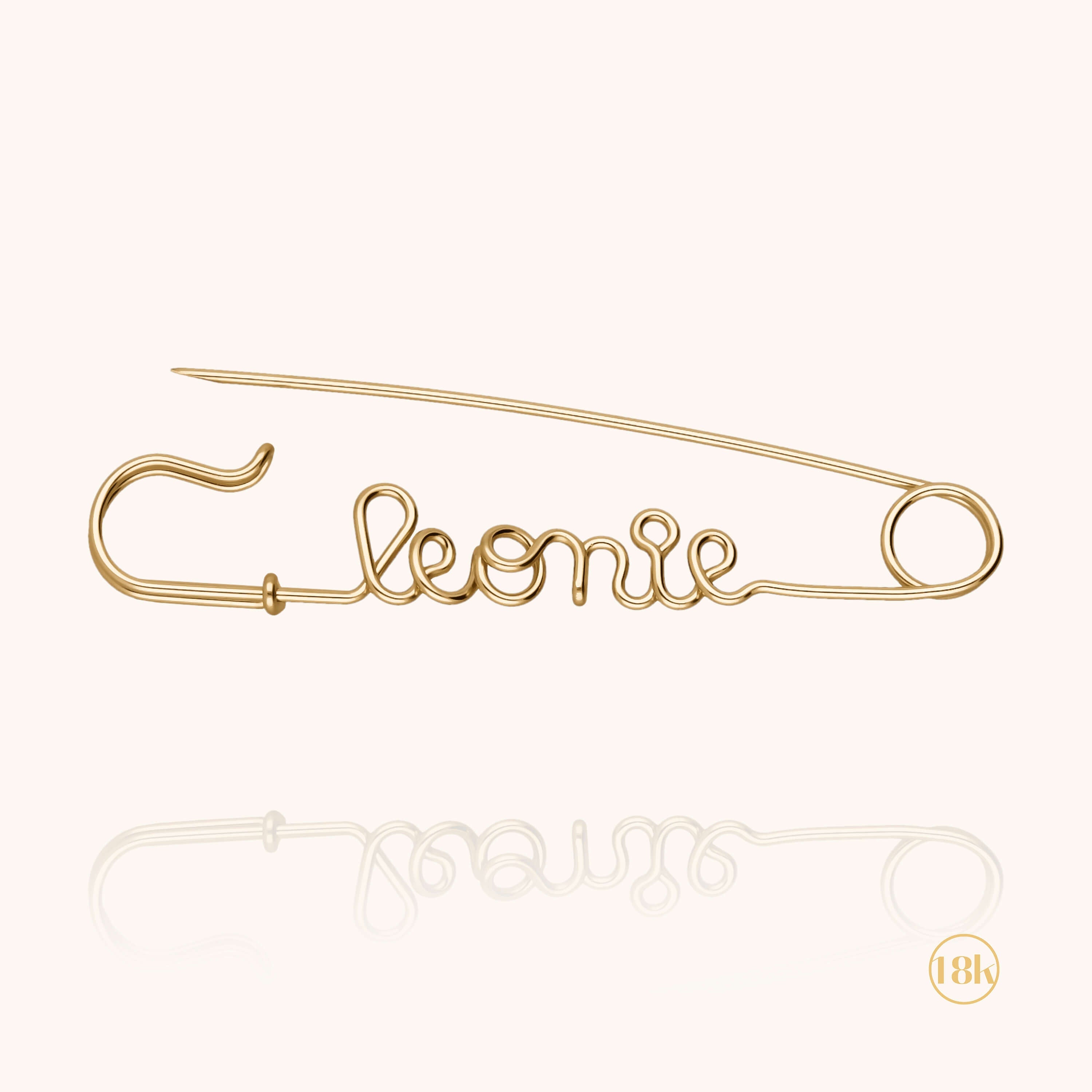Broche Épingle à Nourrice Personnalisée — finition artisanale du bijou, or jaune 18K