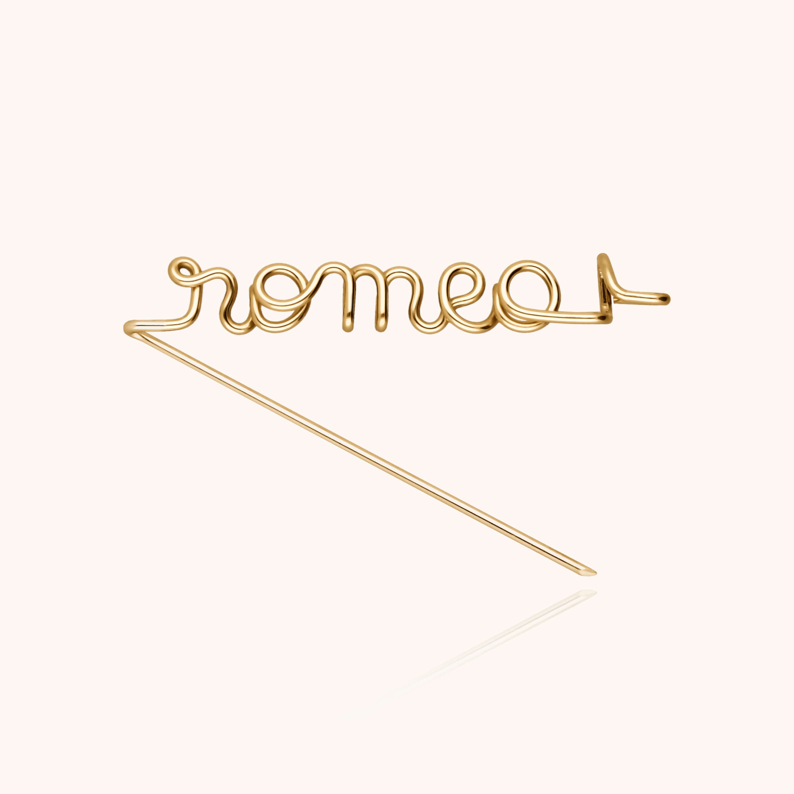 Broche Originale Personnalisée — finition artisanale du bijou, or jaune laminé