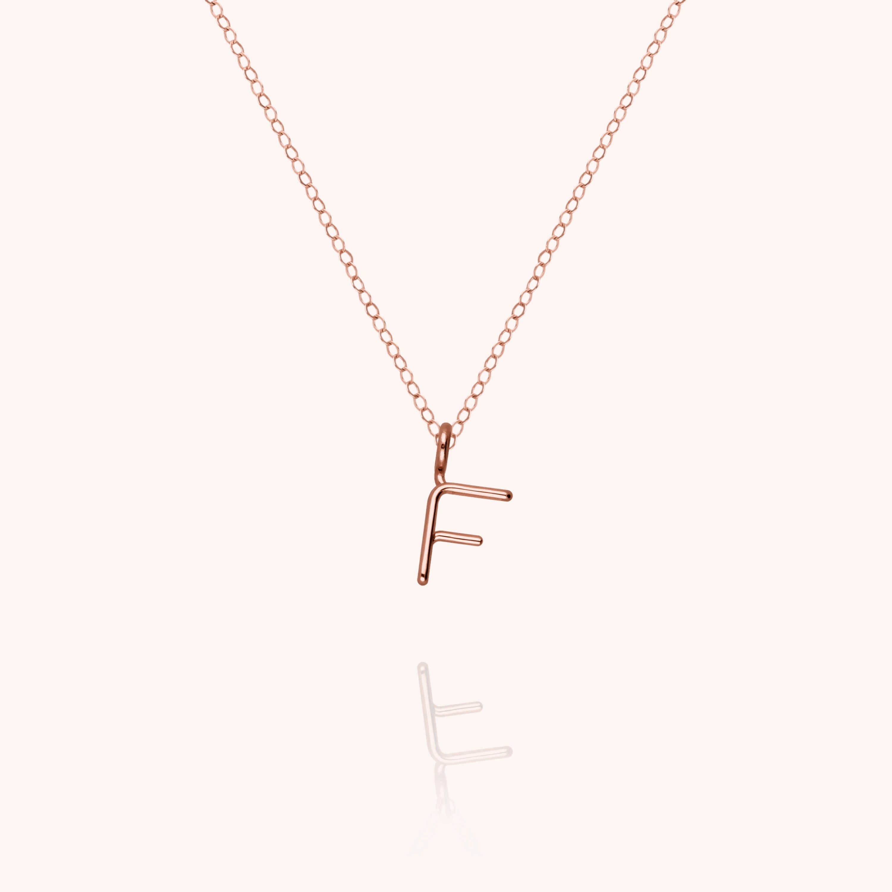Collier Capital Initiale en or rose 18K — expédition sécurisée Paris