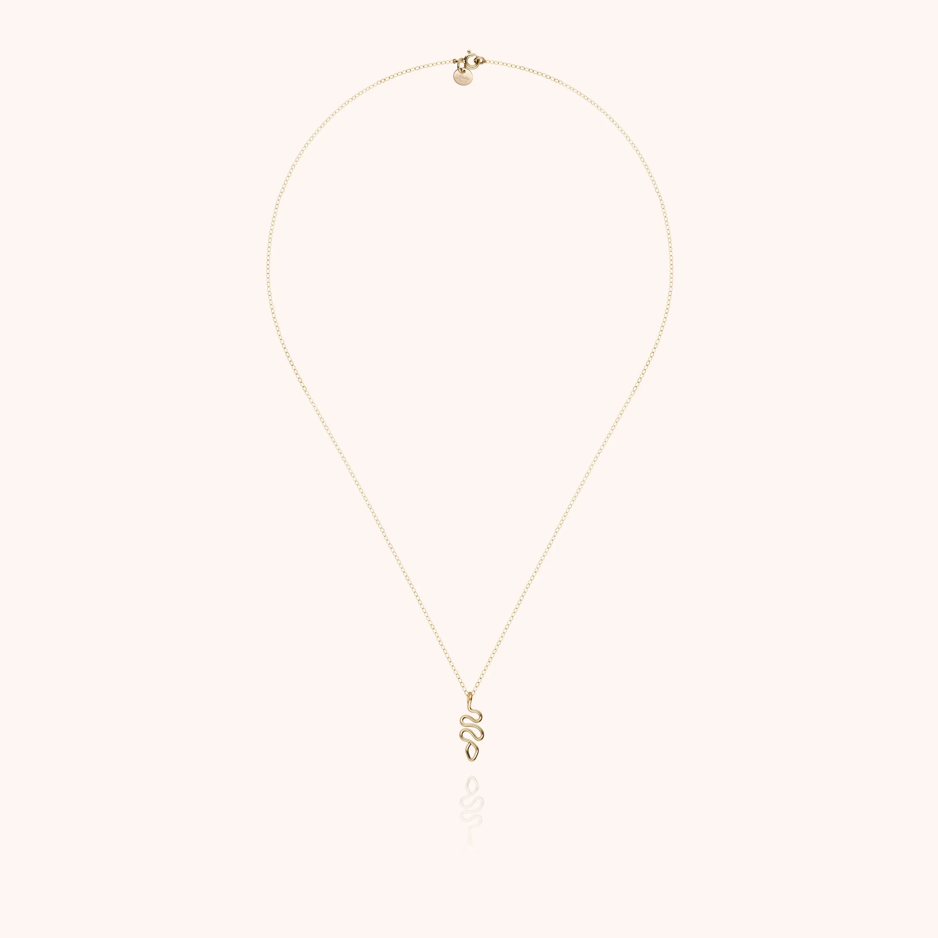 Détail façonnage prénom personnalisé bracelet façonnage main sans soudure