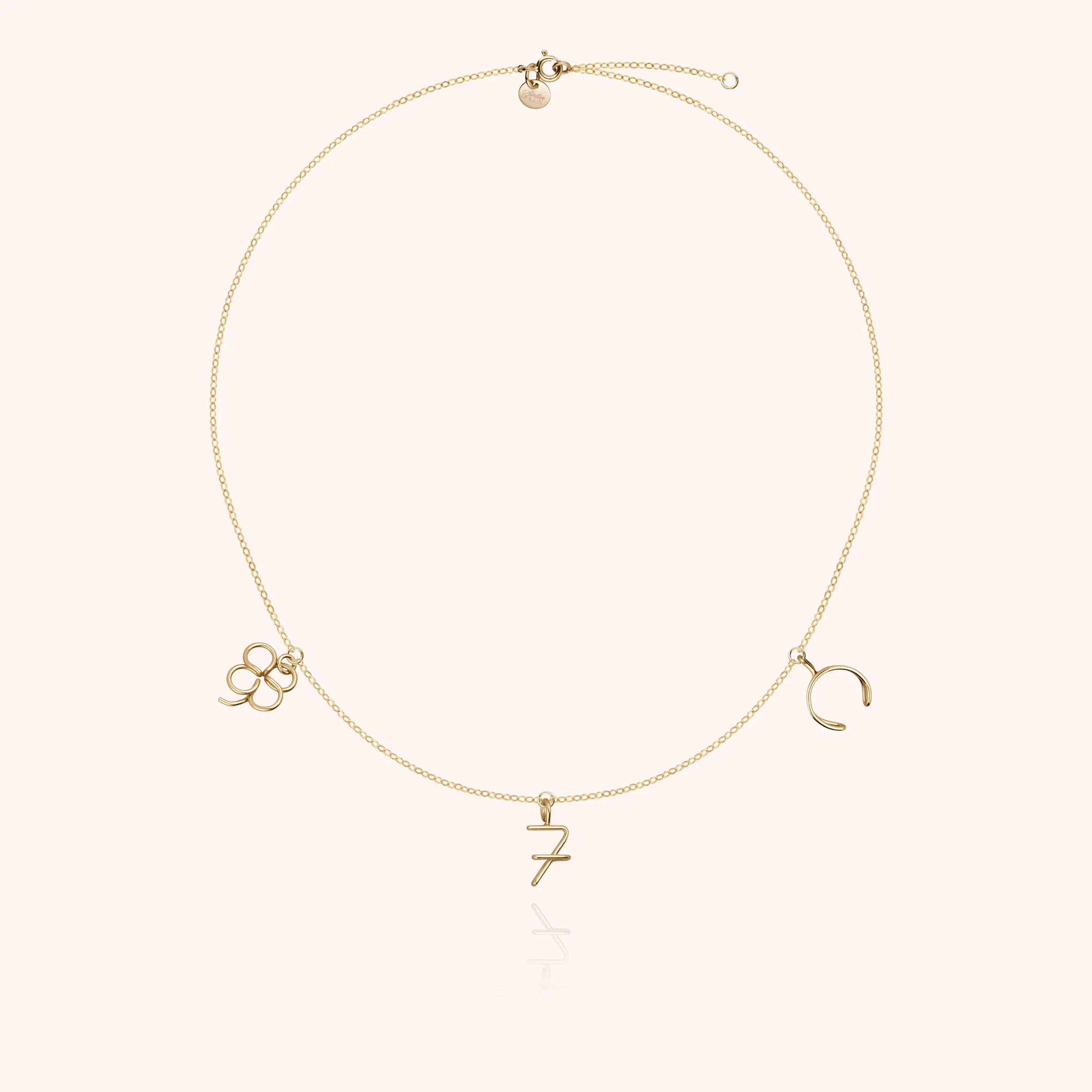 Détail façonnage prénom personnalisé bracelet façonnage main sans soudure