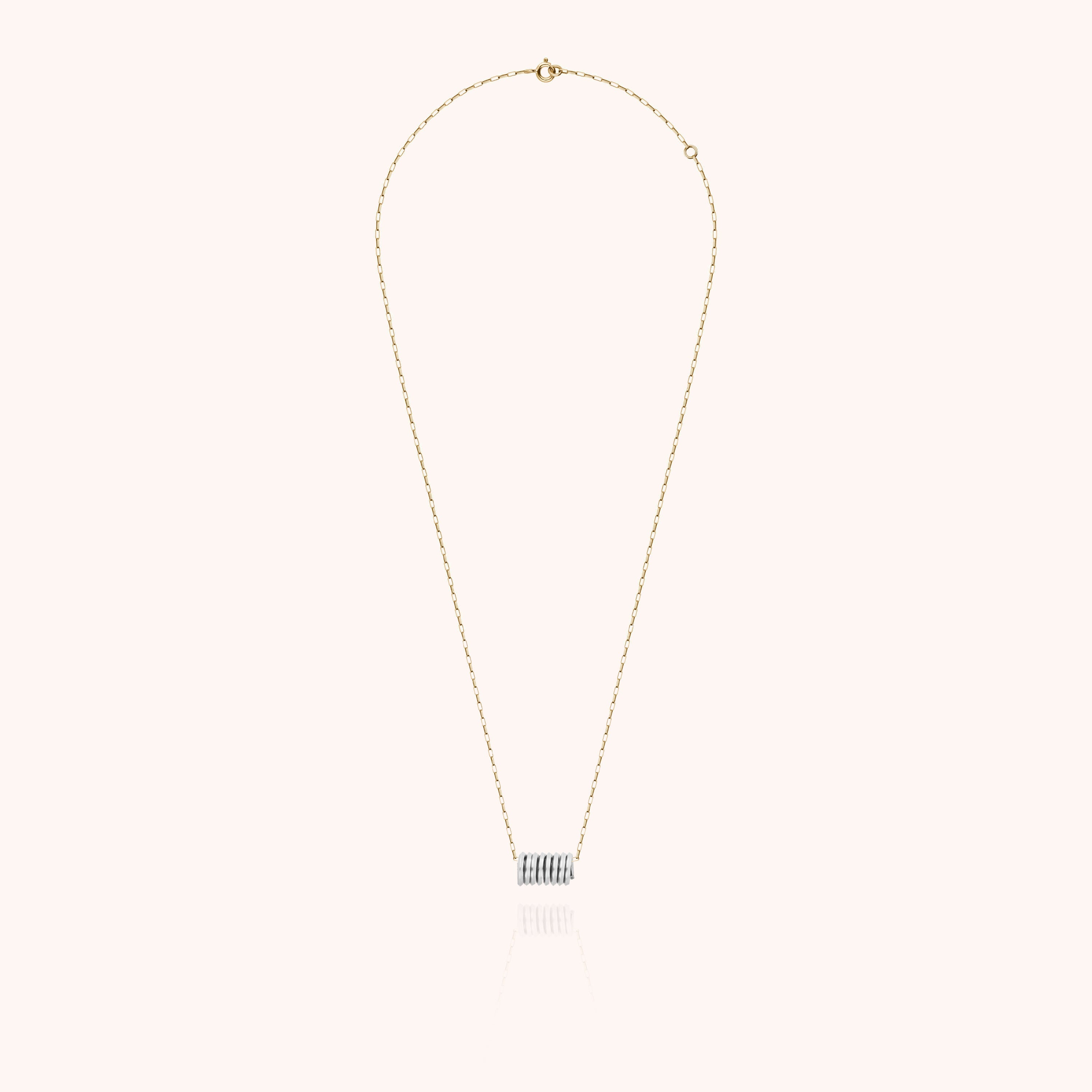 Collier Judd — détail façonnage à la main, or jaune laminé