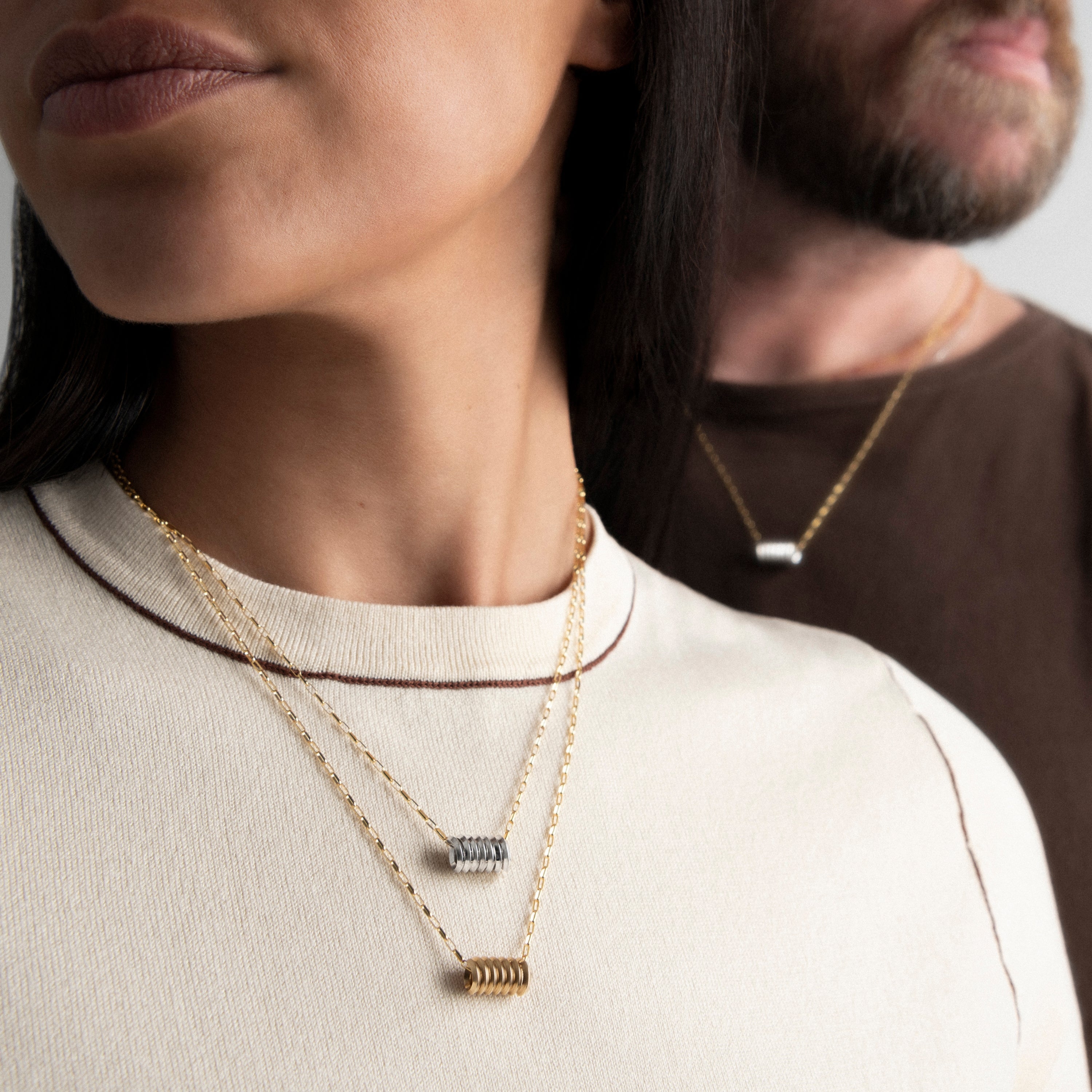 Collier Judd porté au cou — or jaune laminé livraison express sécurisée