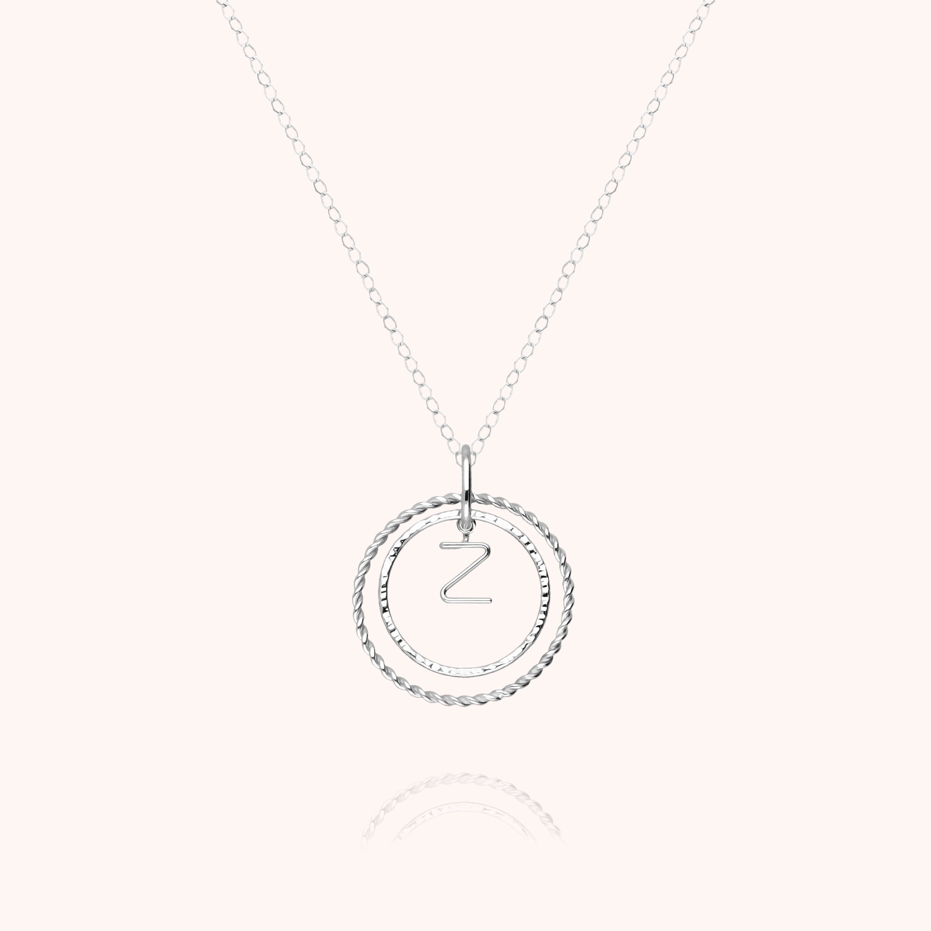 Collier Médaille Initiale en or blanc 18K — expédition sécurisée Paris