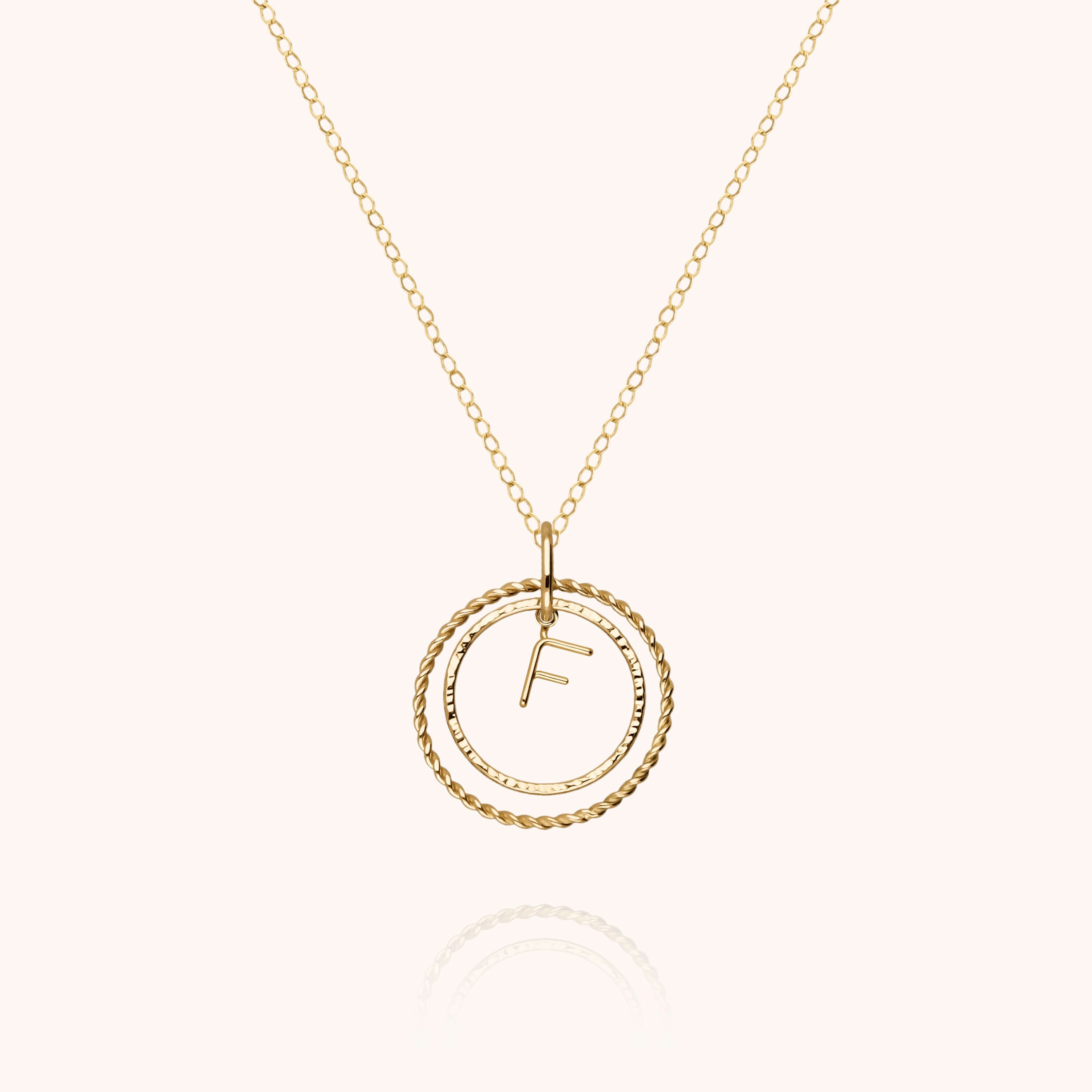 Collier Médaille Initiale en or jaune 18K — collier personnalisable Atelier Paulin