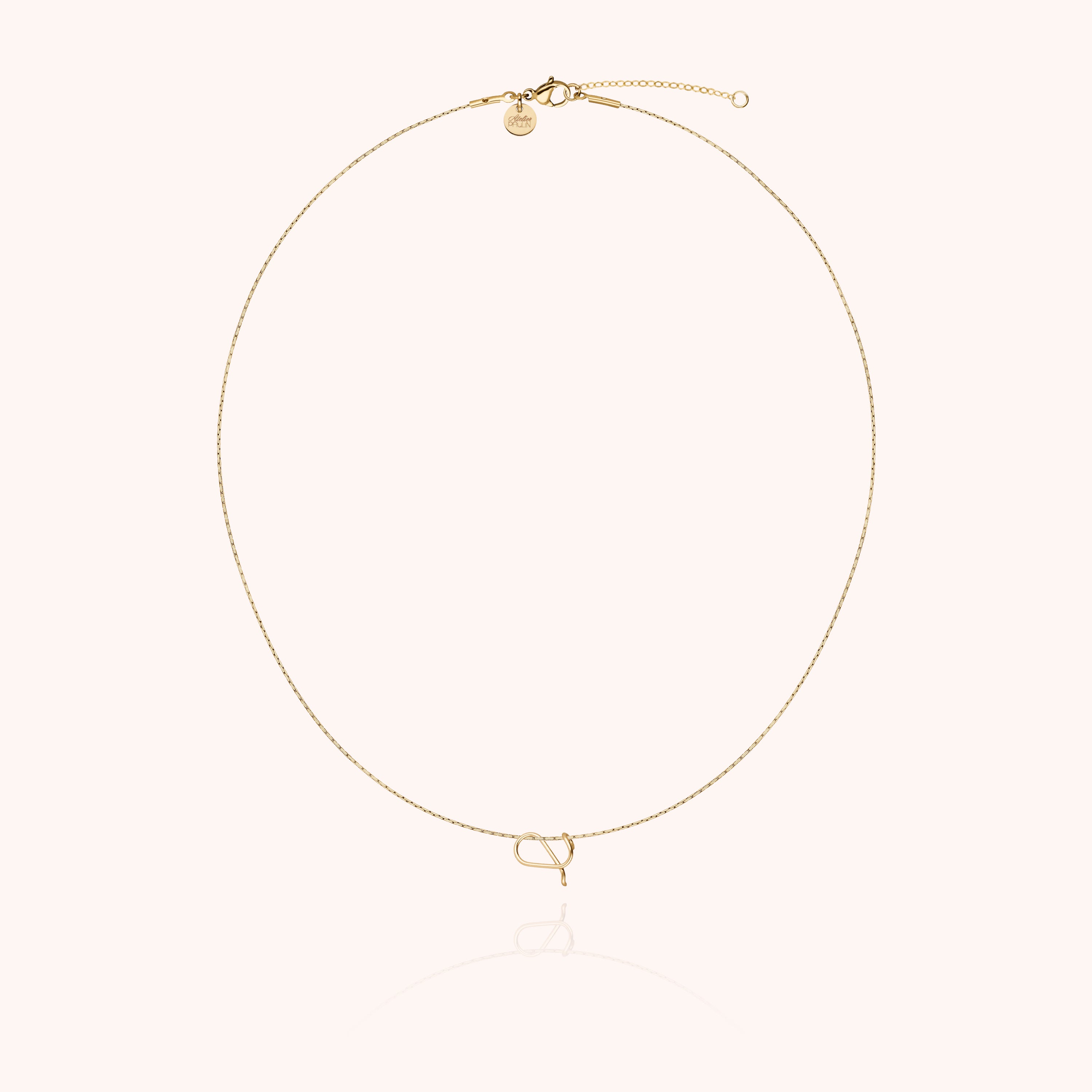 Collier Original Initiale porté au cou — qualité artisanale garantie