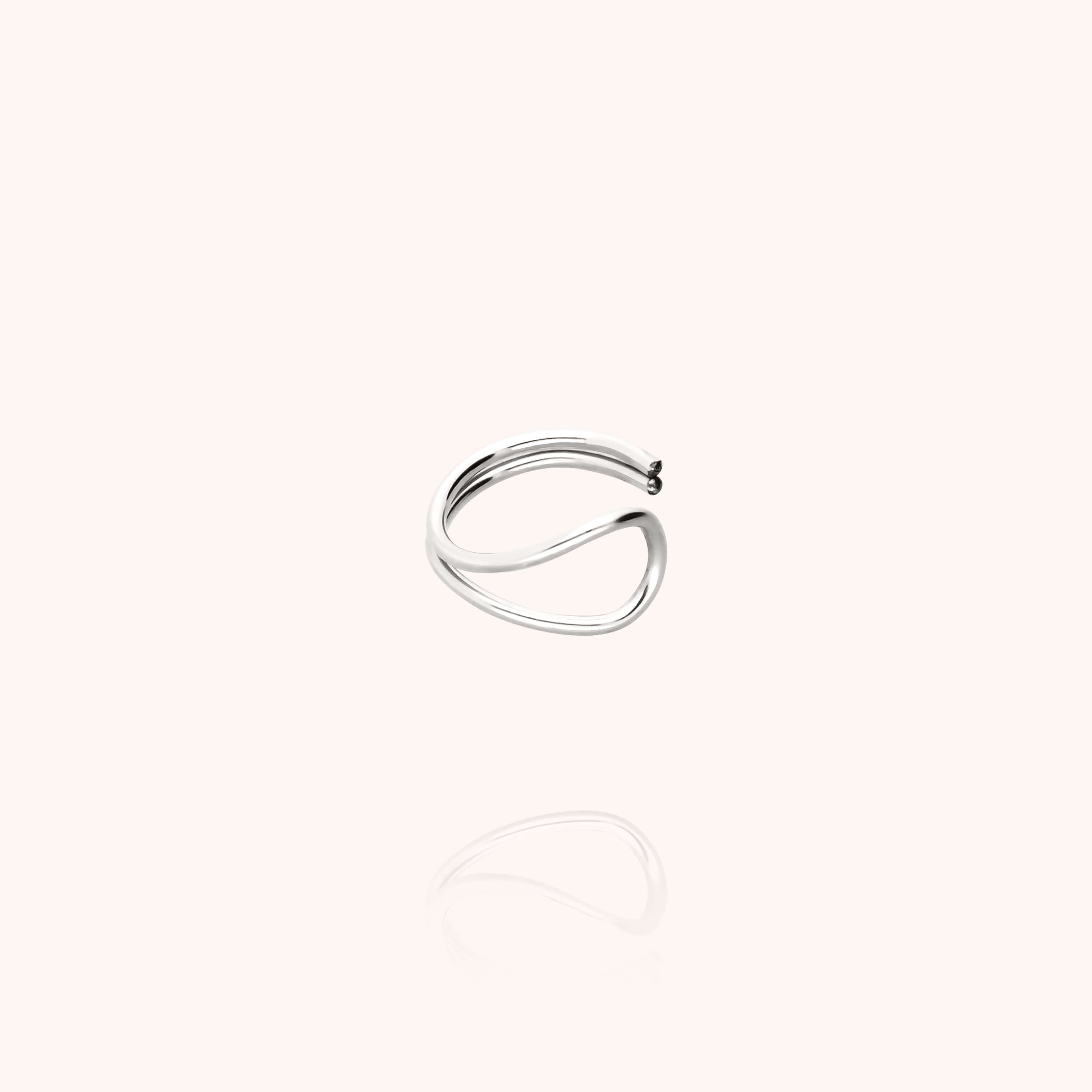 Ear Cuff Outline Lettre E en argent sterling 925 — bijou artisanal fait main