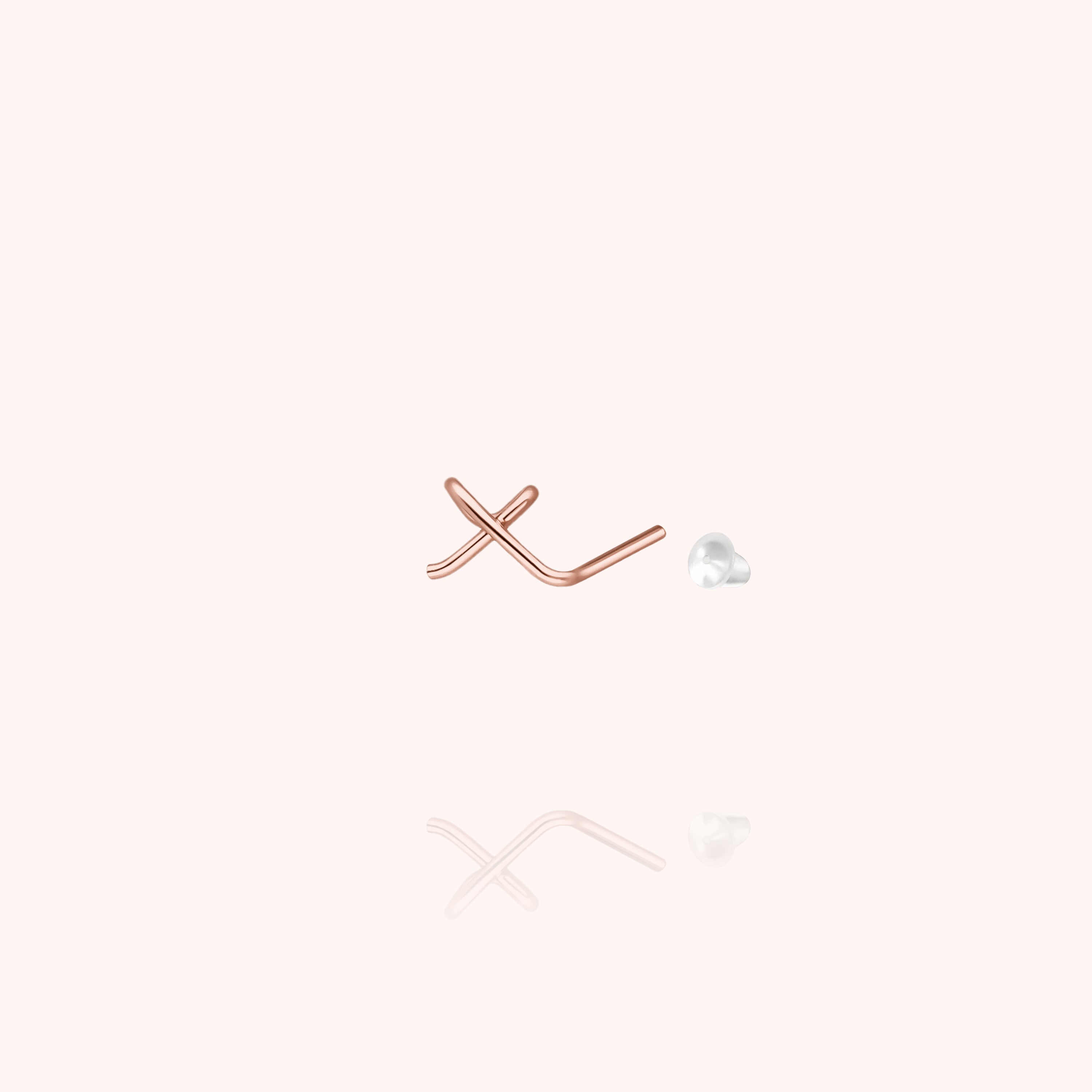 Puce d'Oreille Originale Initiale porté à l'oreille — qualité artisanale garantie