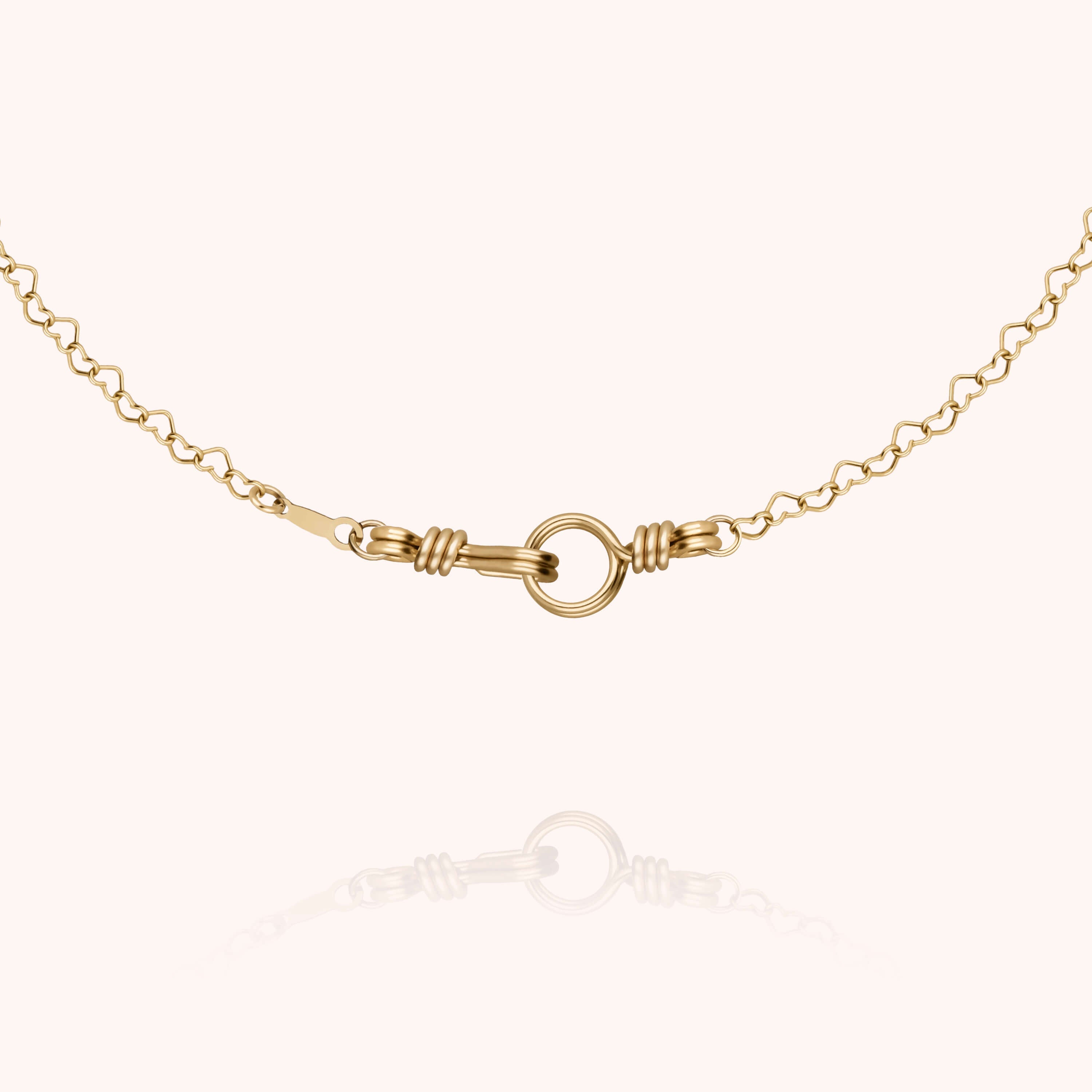 Collier Chaîne Cœur Attache moi porté au cou — livraison express sécurisée