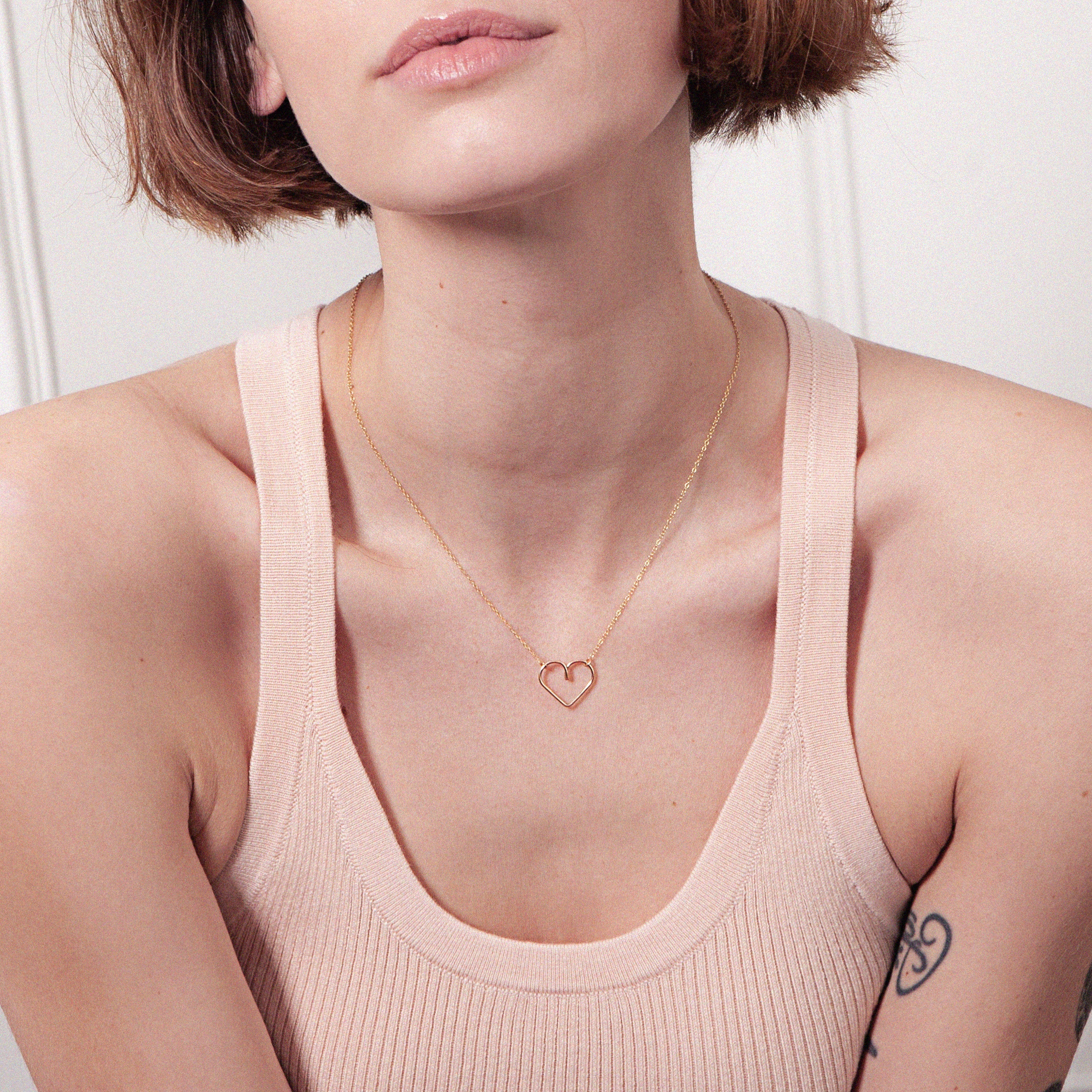 Collier Coeur Richelieu — finition artisanale du bijou, or jaune laminé