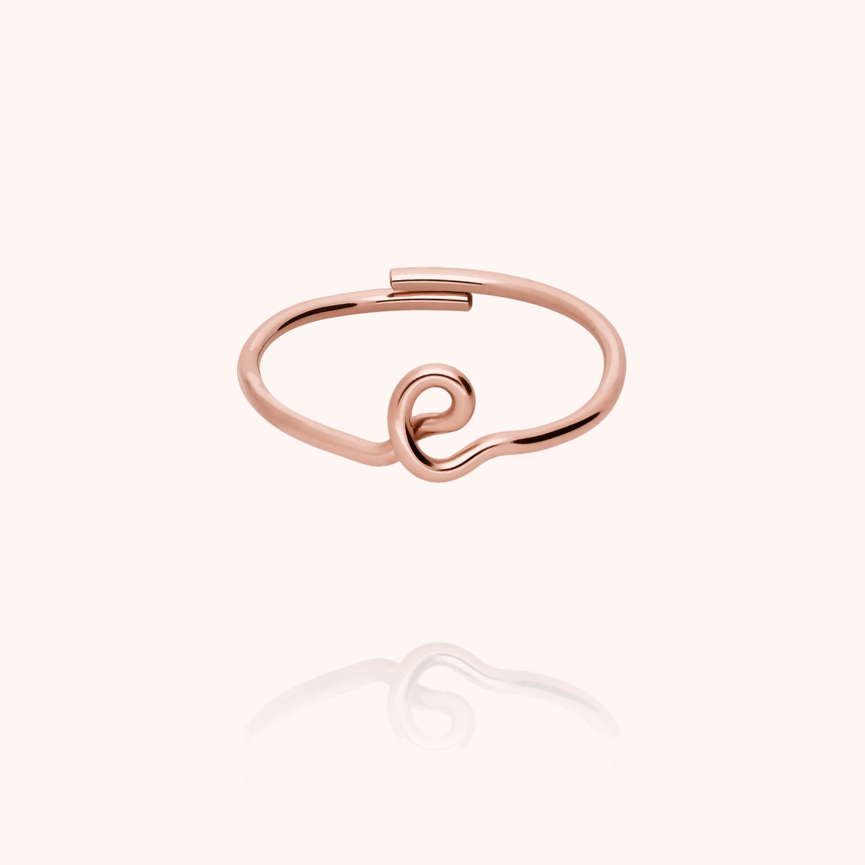 Bague Originale Initiale en or rose laminé — expédition sécurisée Paris