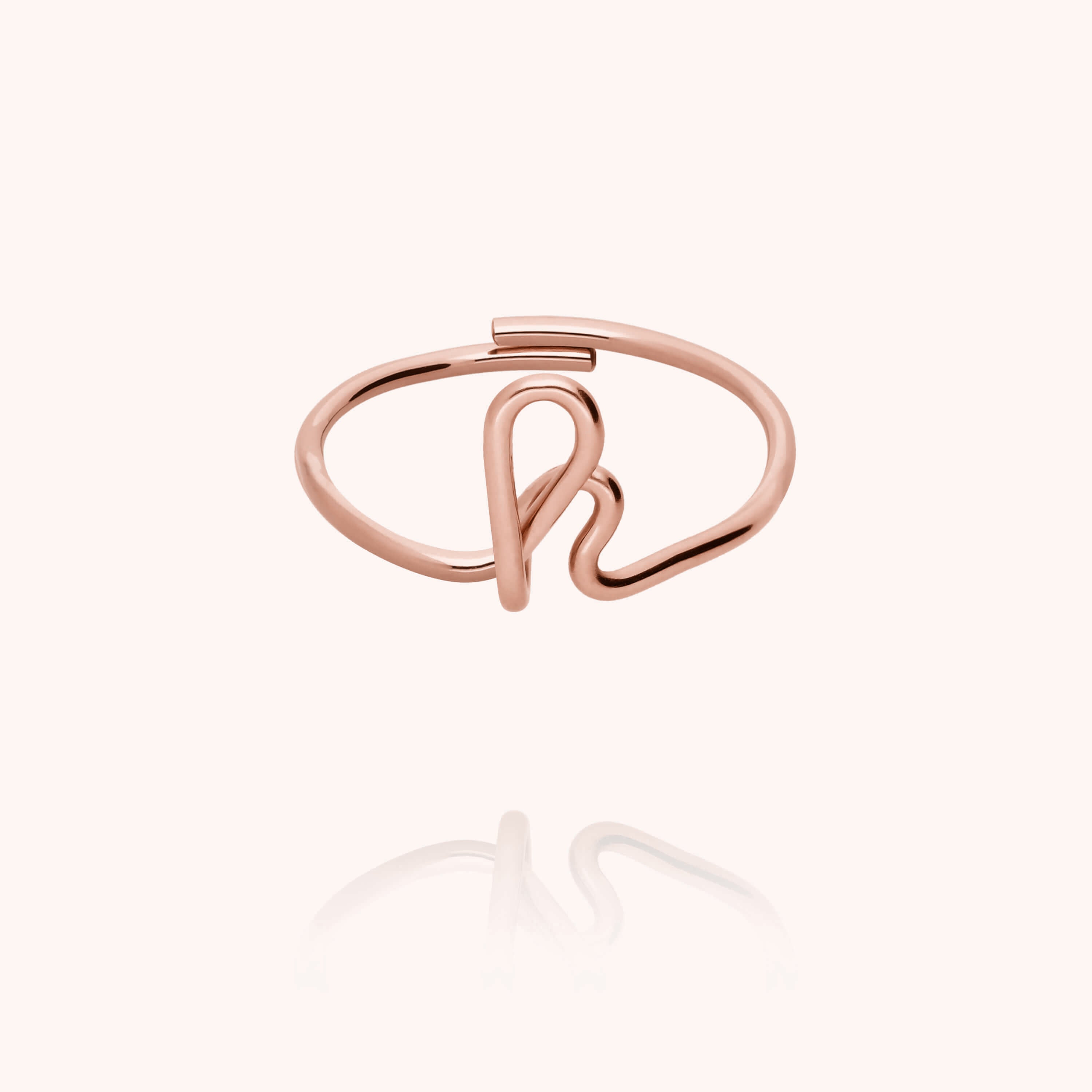 Bague Originale Initiale en or rose laminé — bague personnalisable Atelier Paulin