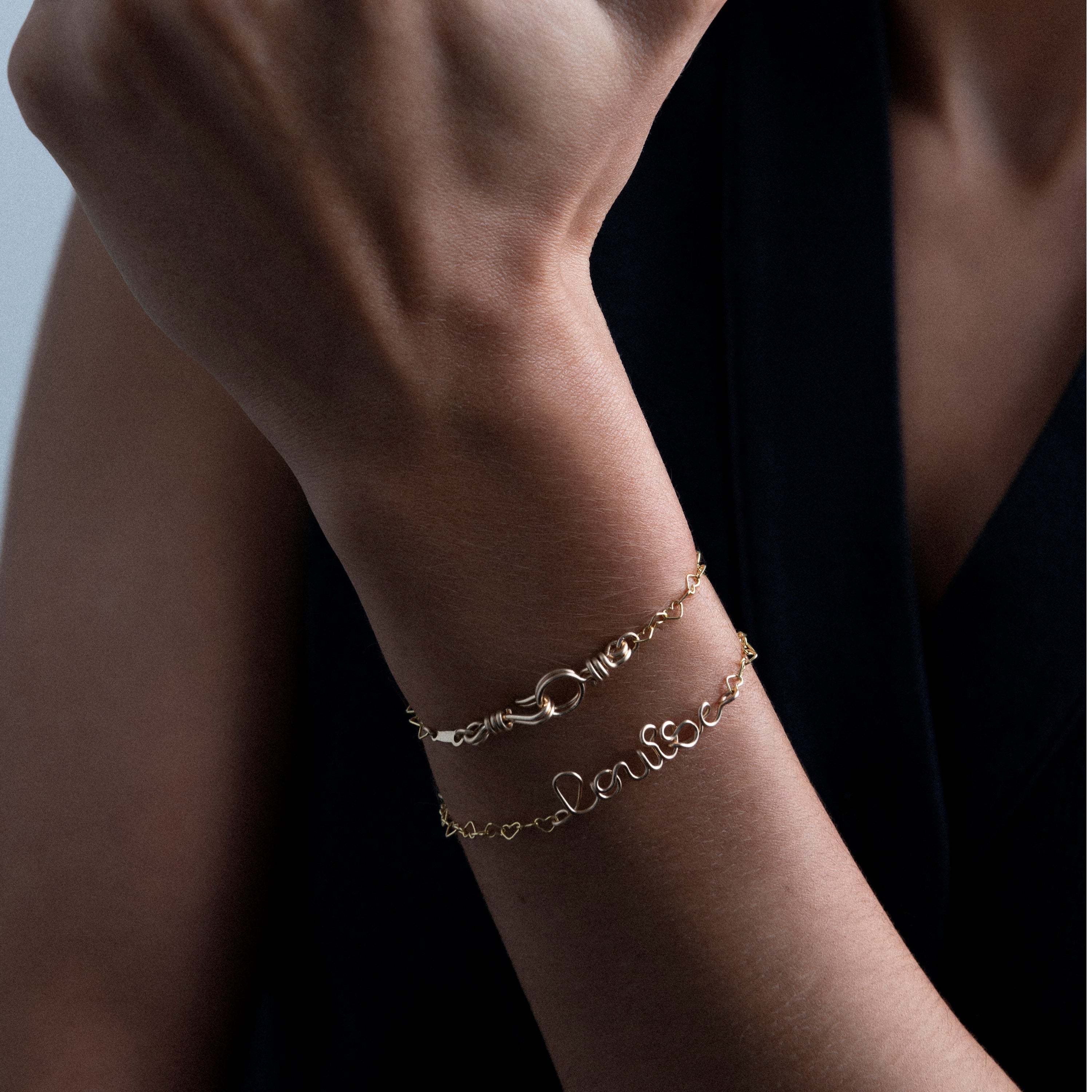 Bracelet lettre personnalisée gold filled 14k bijou élégant femme fait main Paris