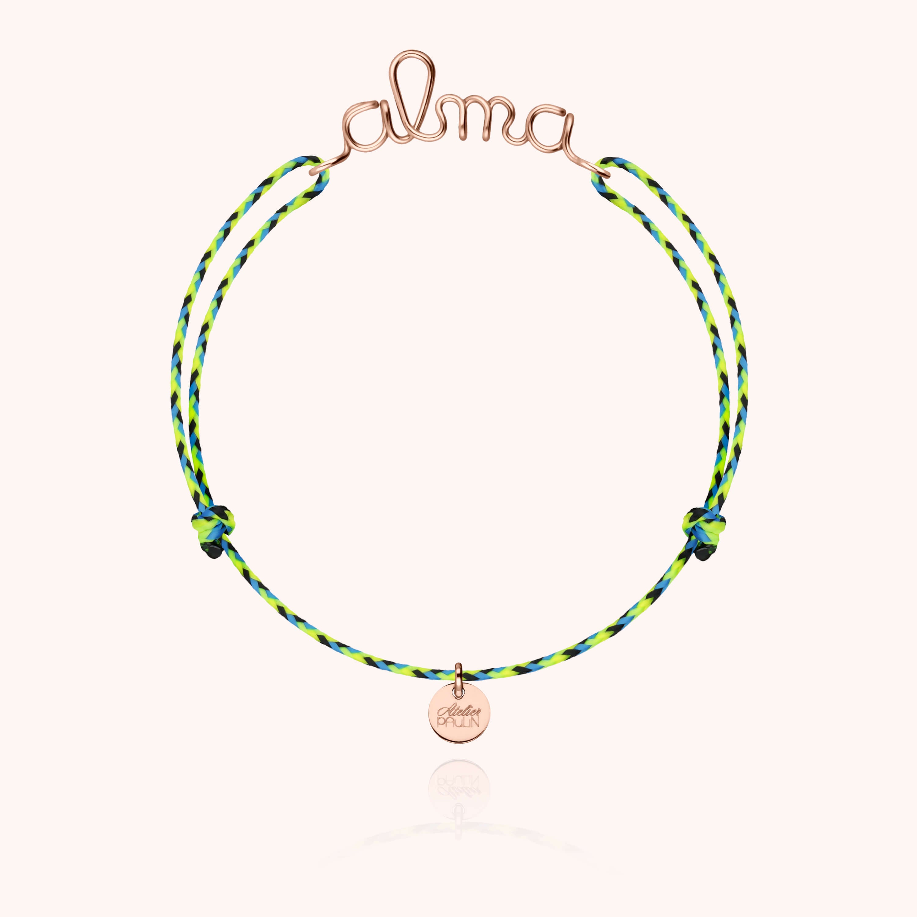 Détail façonnage prénom personnalisé bracelet cordon or façonnage main sans soudure - or rose laminé