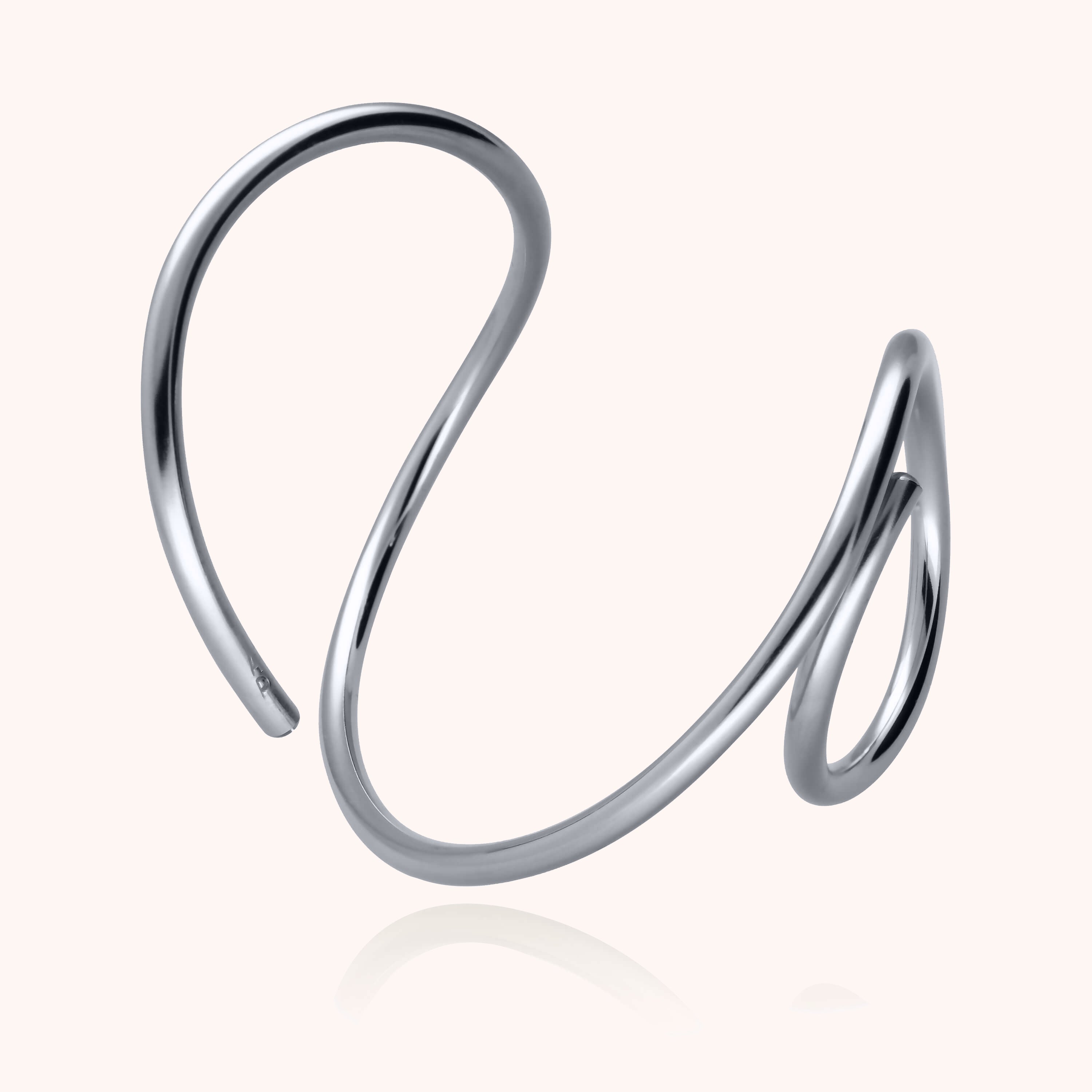 Bracelet Manchette Outline Lettre O en argent sterling 925 — façonné à la main à Paris