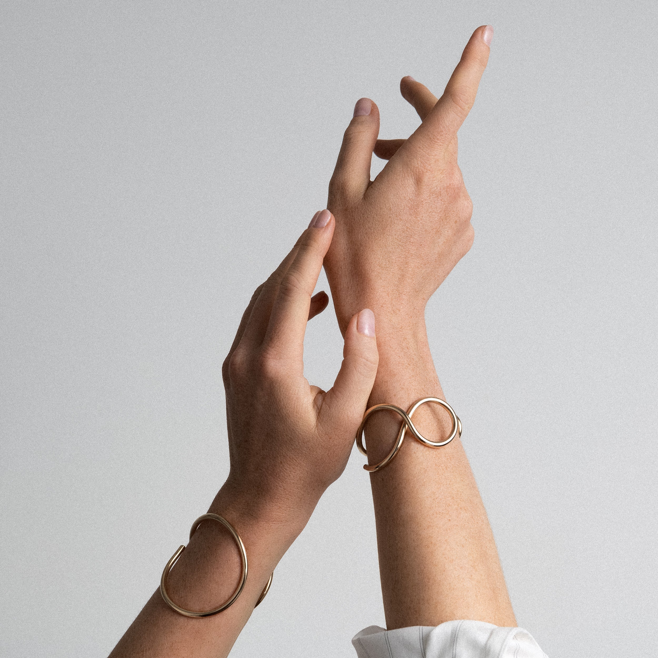 Bracelet Manchette Outline Lettre O — bijou artisanal bracelet livraison express