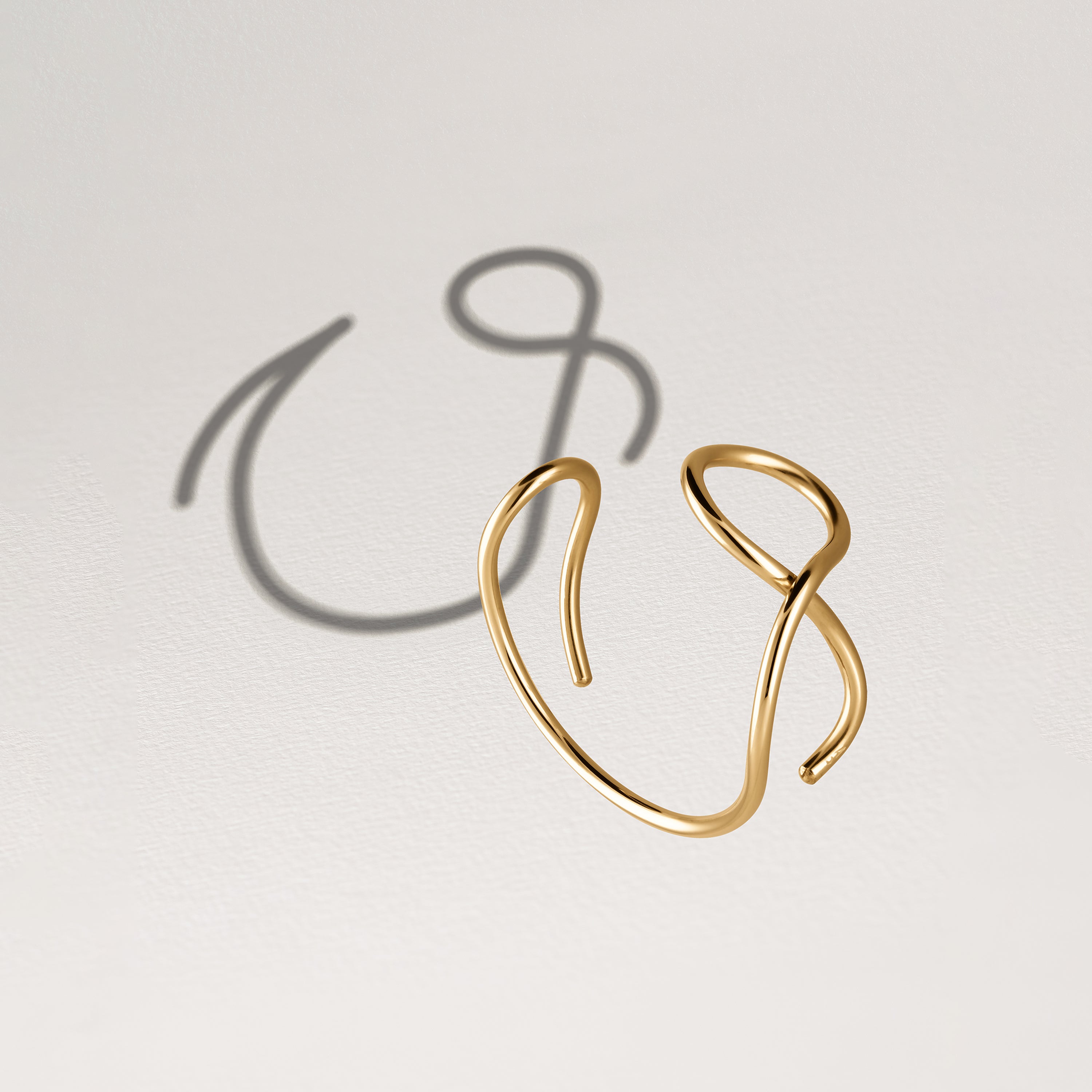 Bracelet Manchette Outline Lettre V - or jaune laminé