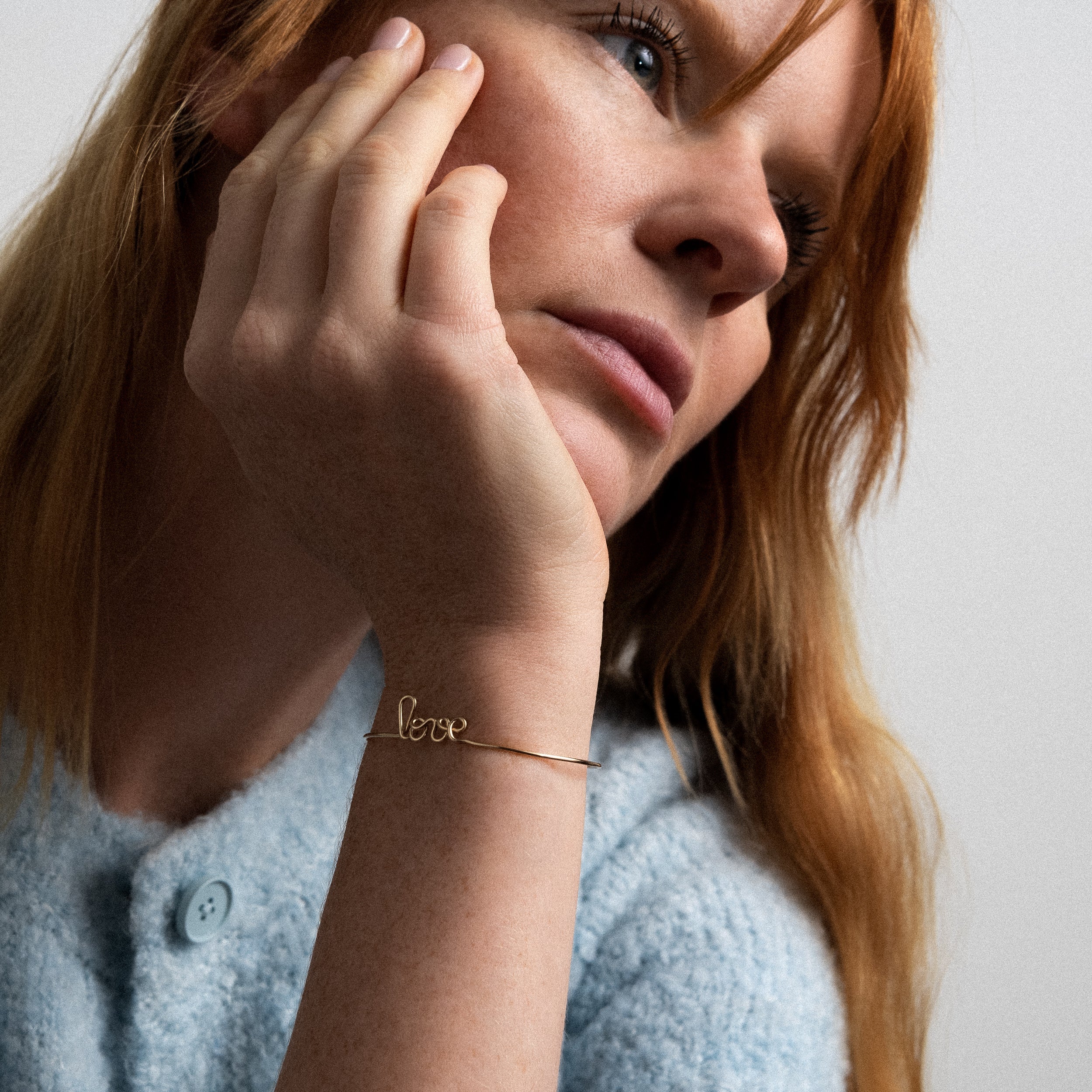 Bracelet Original Love — gros plan sur le fermoir, or jaune laminé