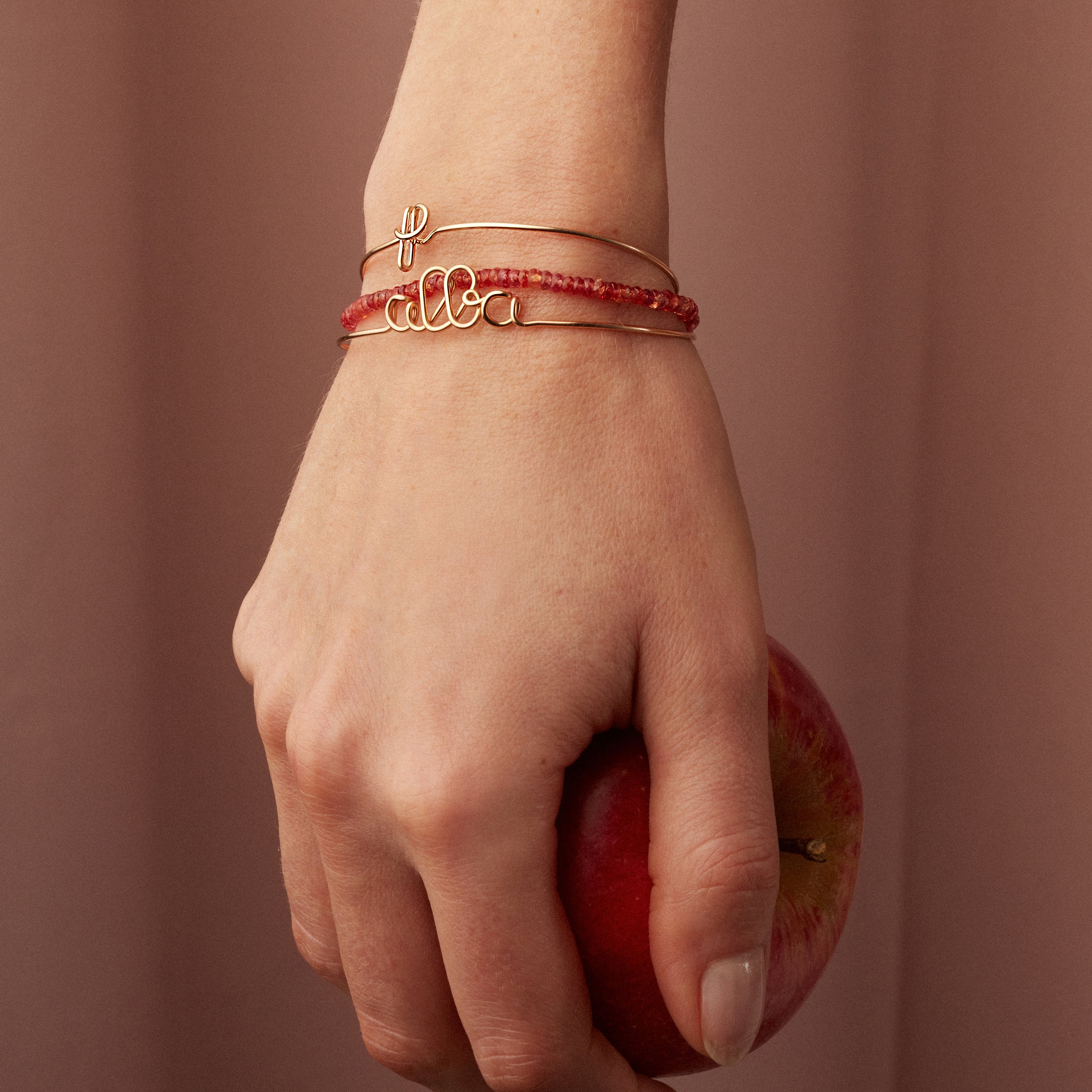 Détail du fermoir du bracelet en or jaune laminé