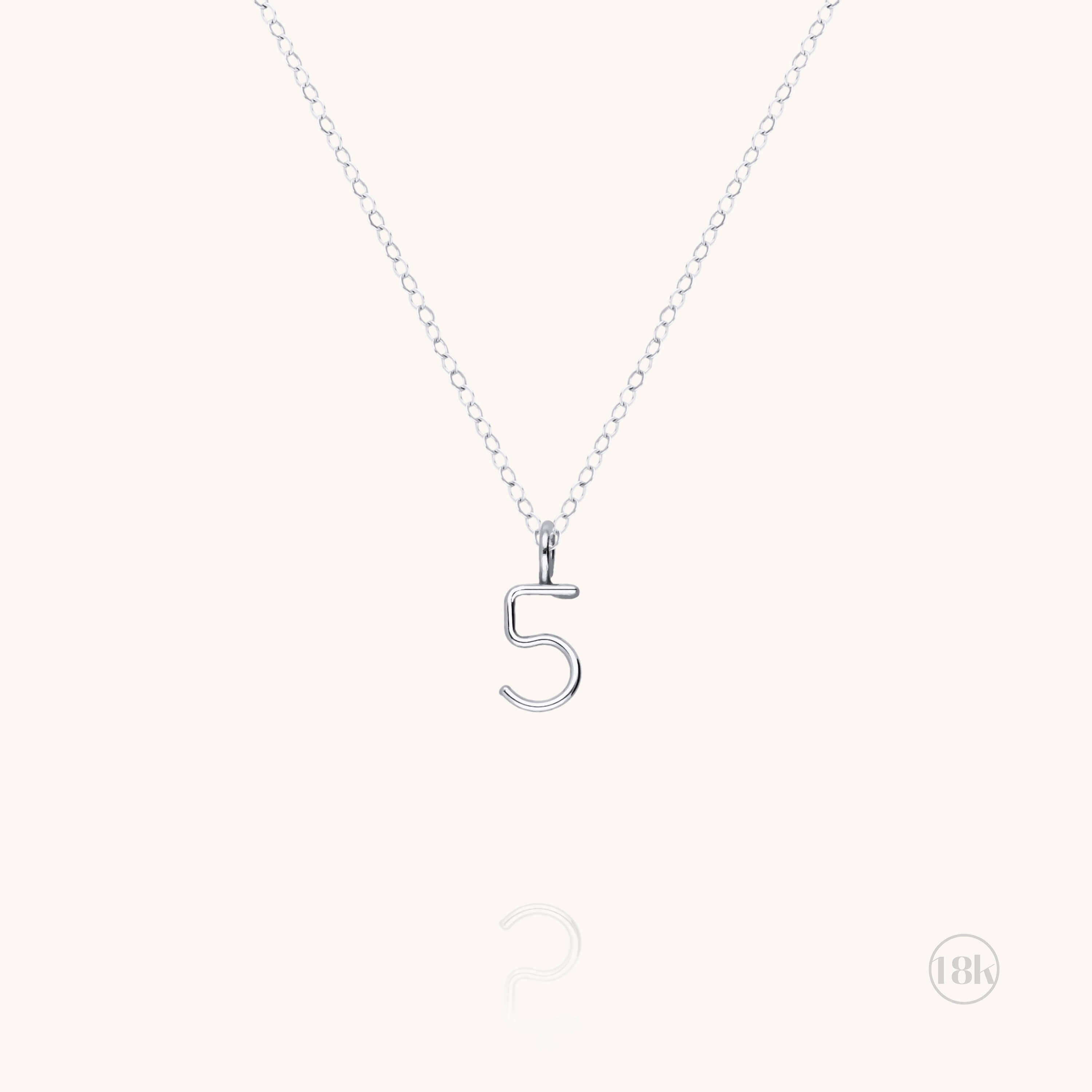 Collier Numéro en or blanc 18K — façonné à la main à Paris