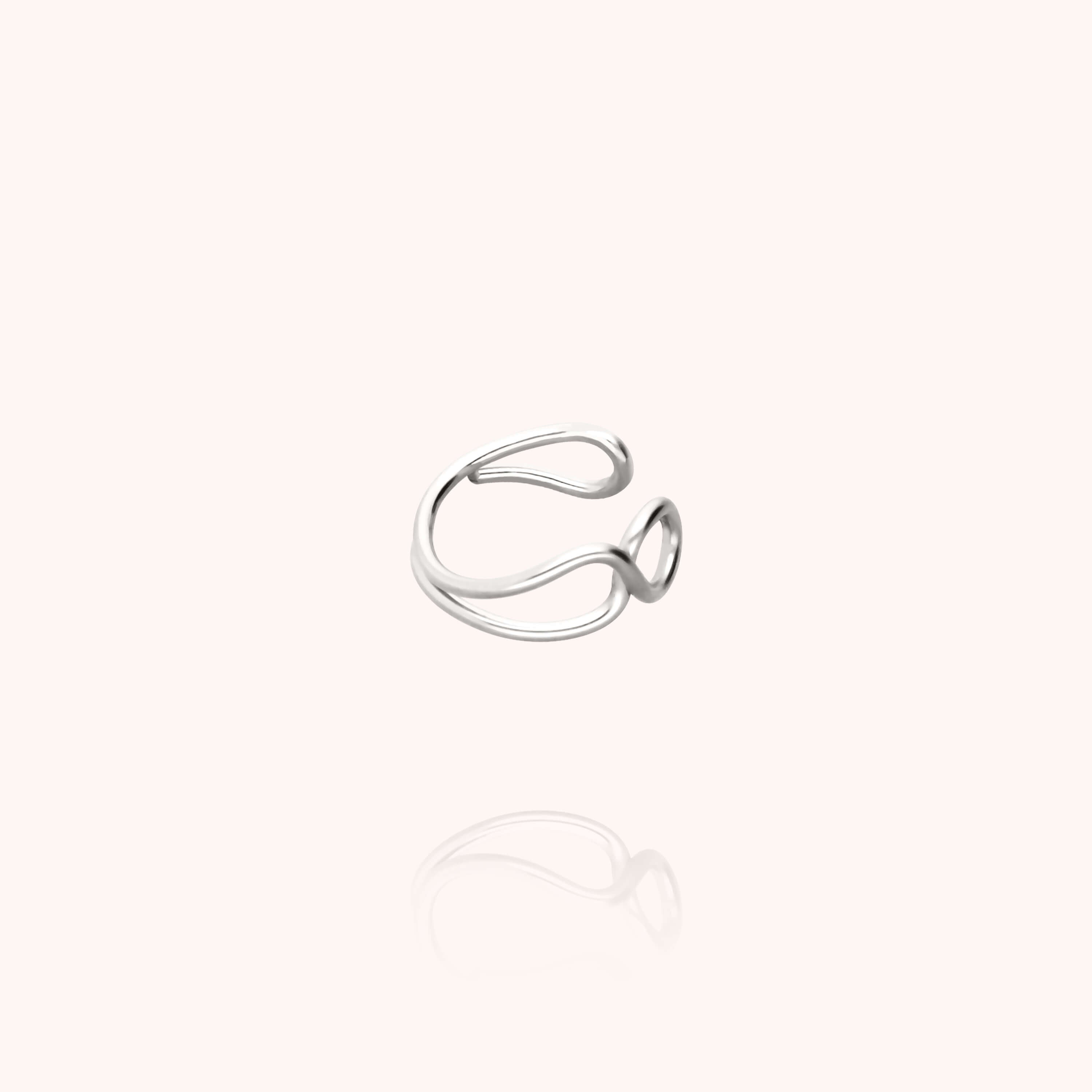 Ear Cuff Outline Lettre V en argent sterling 925 — bijou fait main Atelier Paulin