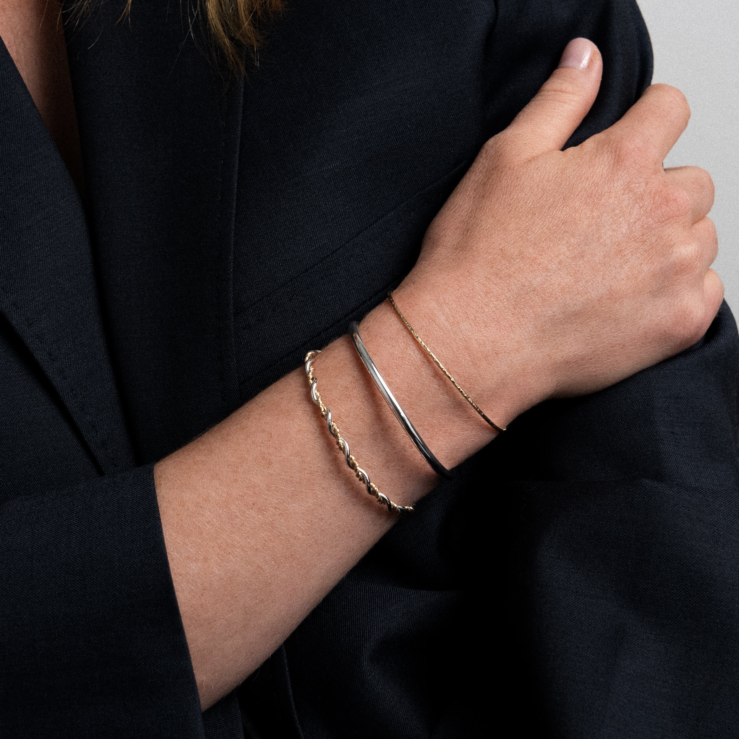 Bracelet O Cube porté au poignet — argent sterling 925 livraison soigneuse garantie