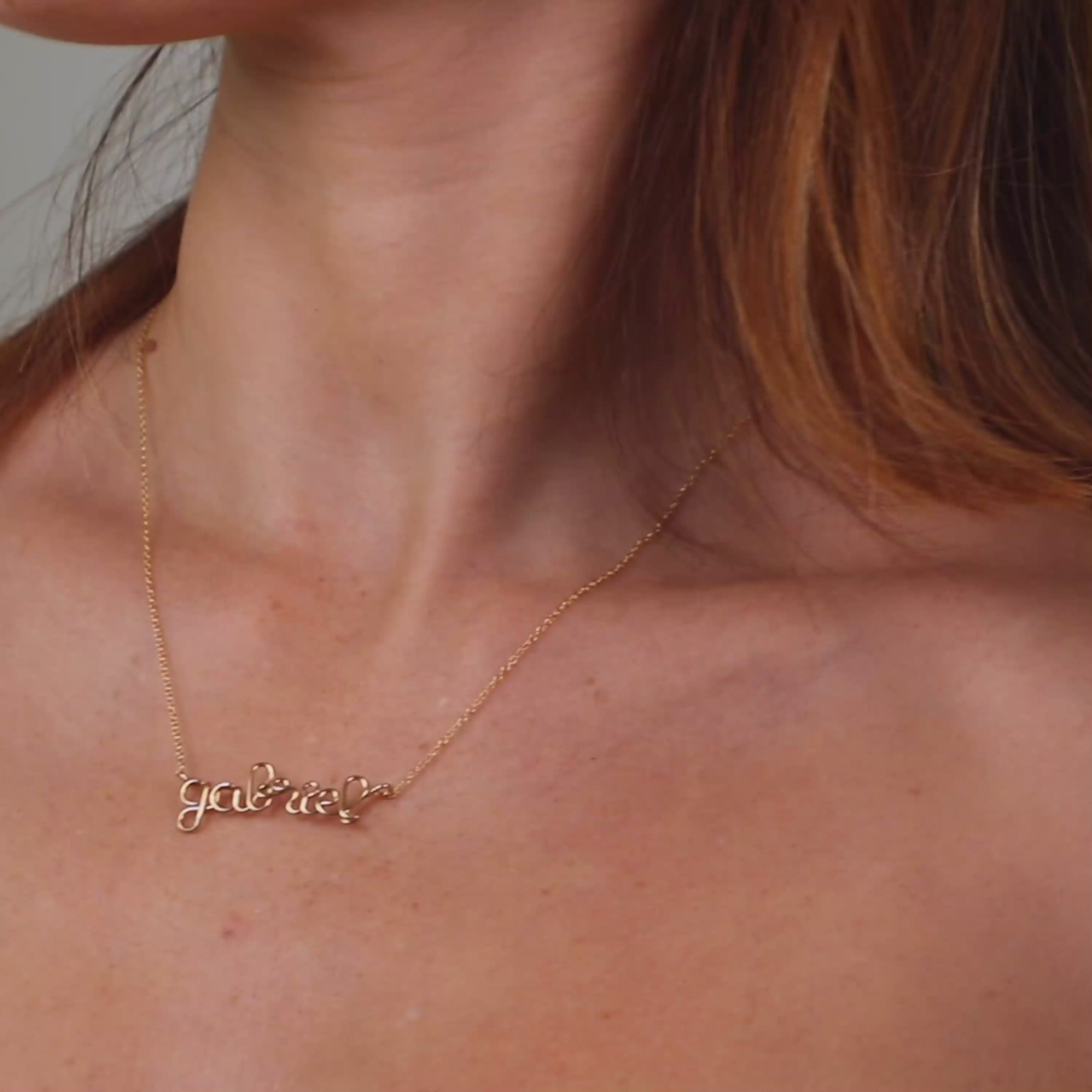 Vidéo : Collier Richelieu Personnalisé en or jaune laminé façonné à la main à Paris