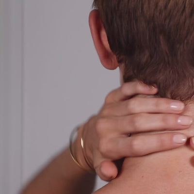 Vidéo : Bracelet O Pure en or jaune 18K façonné à la main à Paris