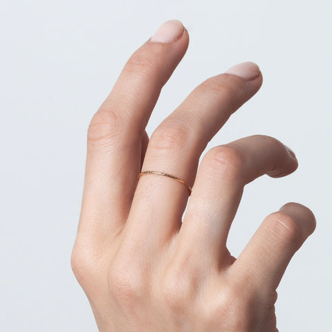 alternate image of Hera Hammered Ring n°2 - 18k yellow gold